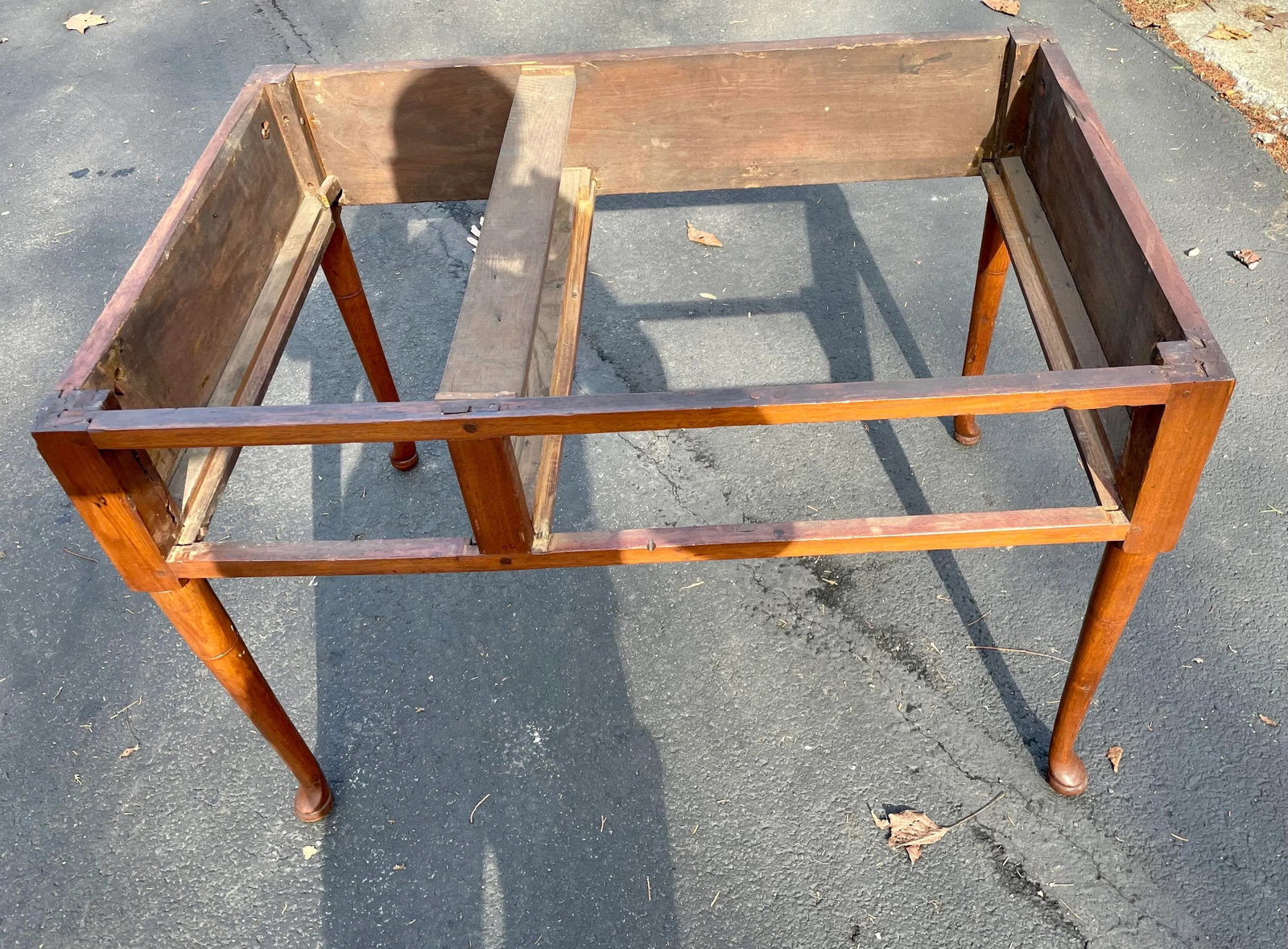 Antique Tavern Table in Queen Anne Style of Pennsylvania Origin. - 6