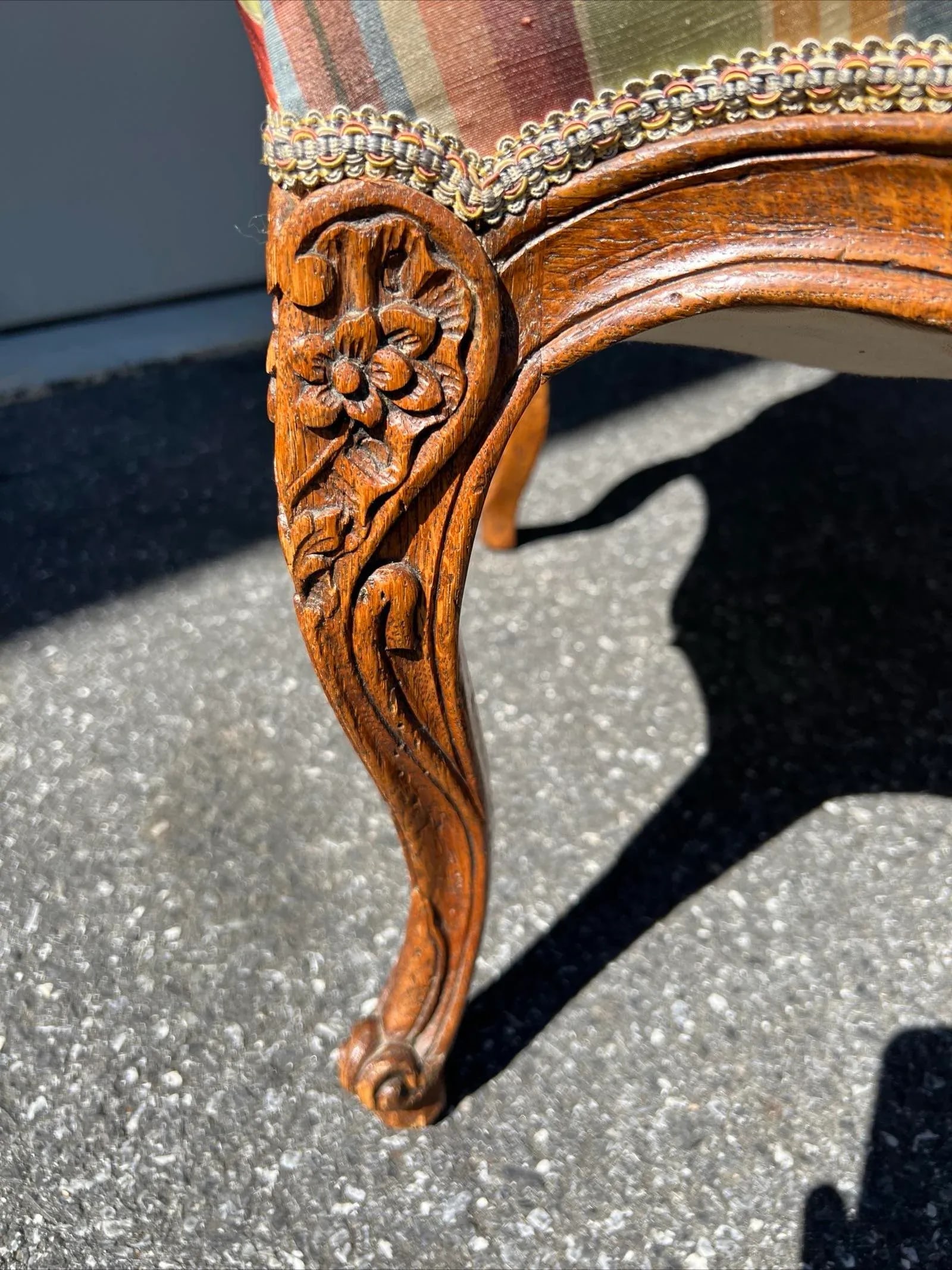 Pair of Carved Oak French Louis XV Styled Fauteuils by Don Ruseau, 1960s - 7