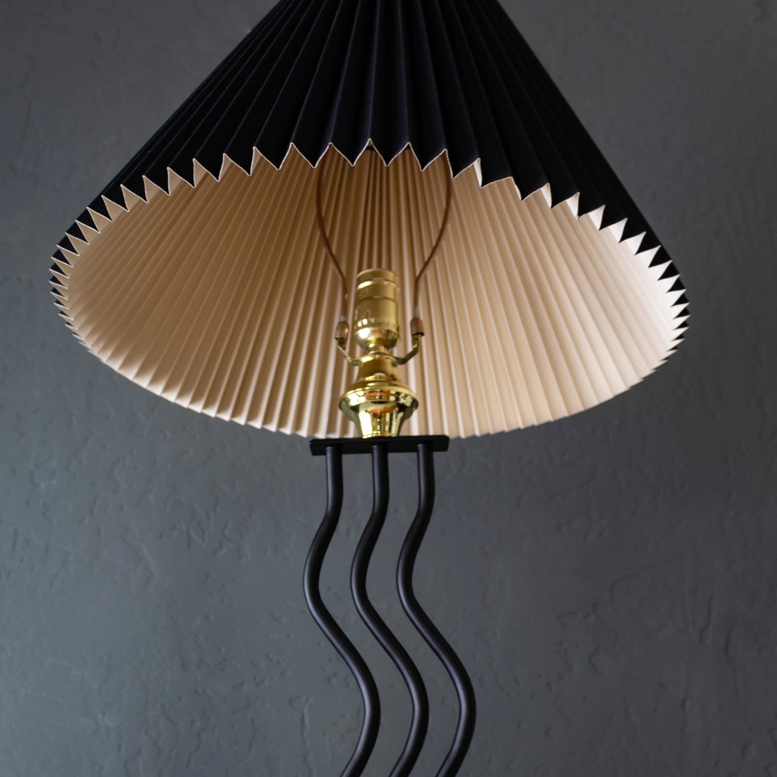 Black Wavy Memphis Style Squiggle Lamps | Set of Two - 7