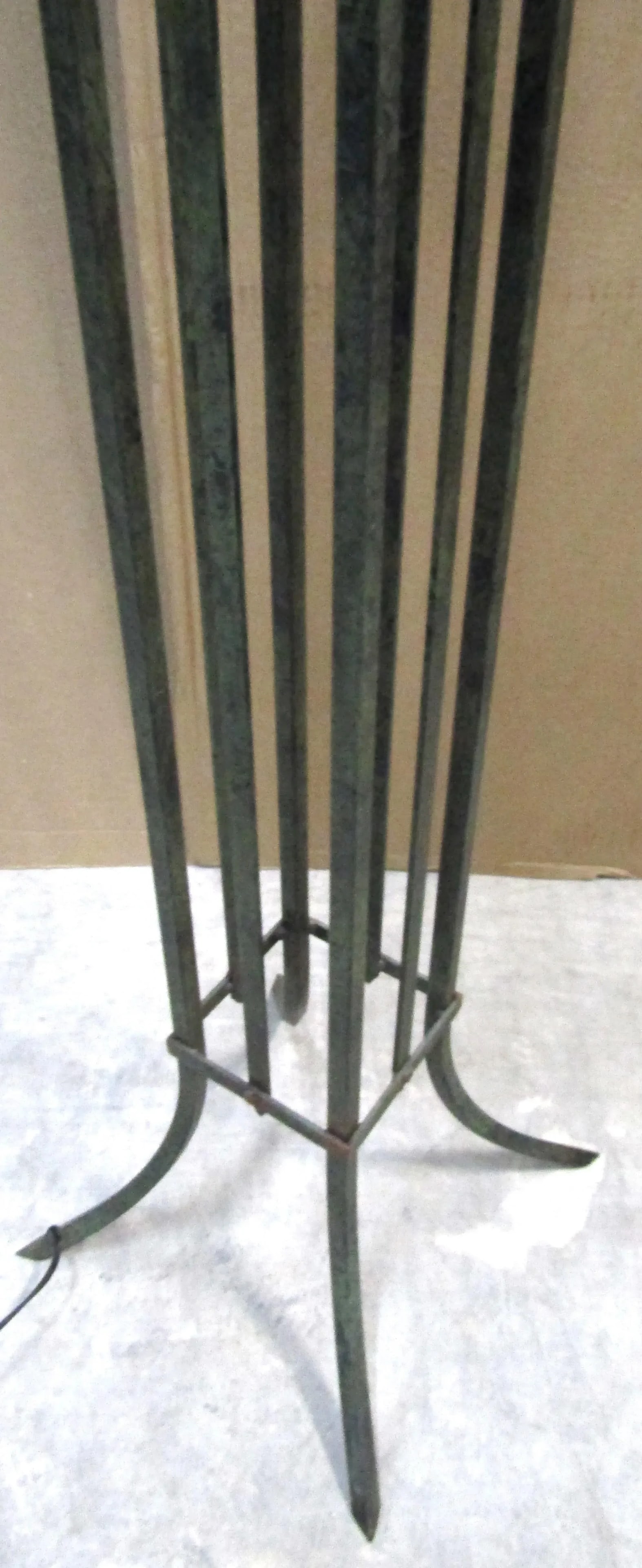 1970s Craftsman Mission Style Metal and Mica Torchier Floor Lamp - 4