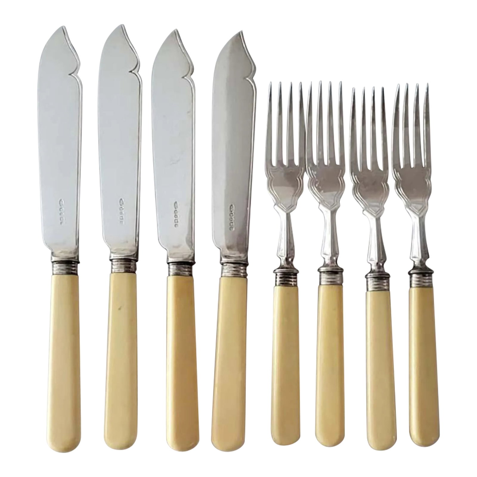 W & H Art Deco Fish Cutlery Set - 8 Pieces: Set of 8 Art Deco fish knives & forks for 4 persons. The handles appear to be bakelite and the silver plate features delicate engraving on metal parts. The knives are hallmarked W H & S (Walker &