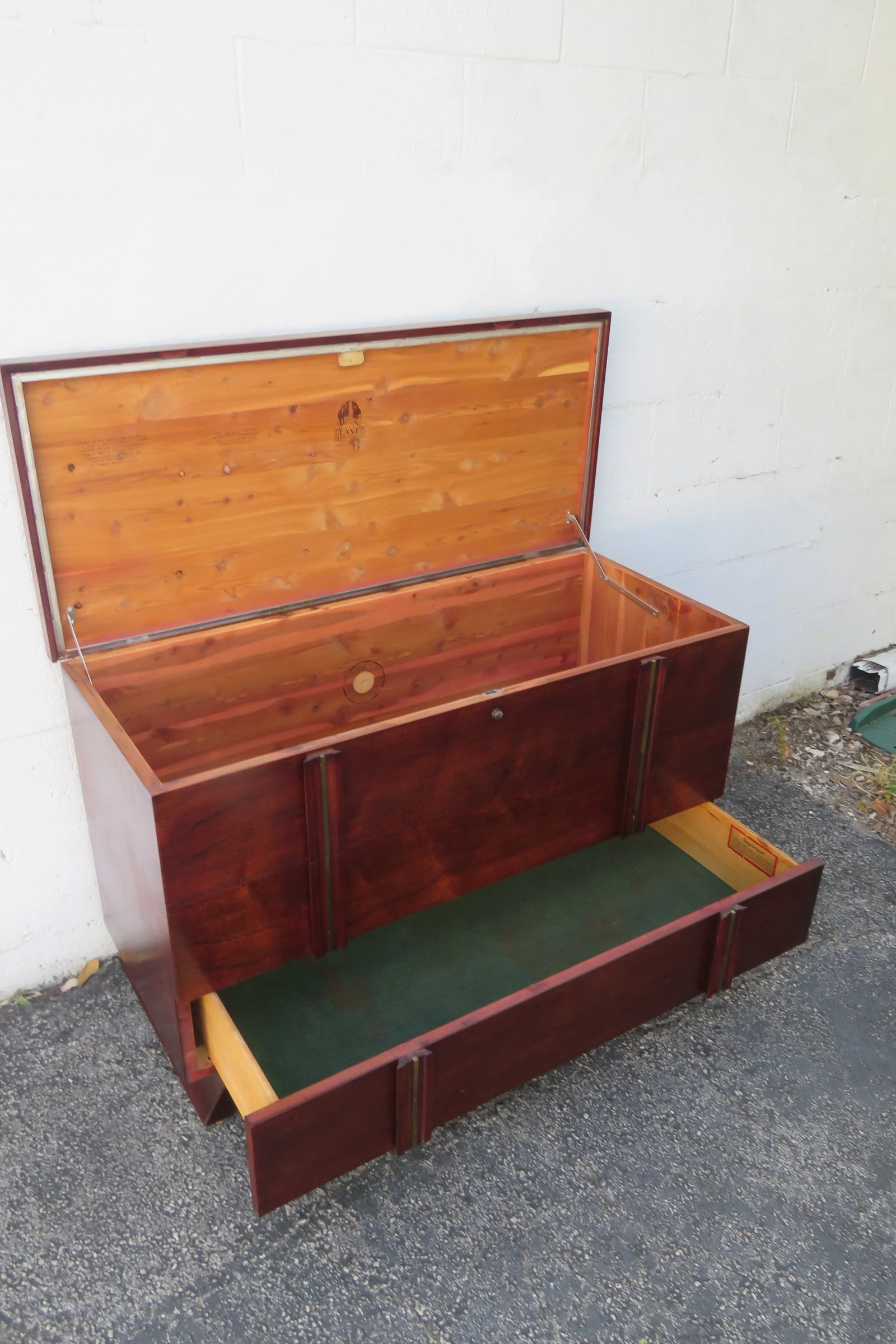 Mid 20th Century Lane Cedar Chest Blanket Trunk Window Bench With a Drawer - 7