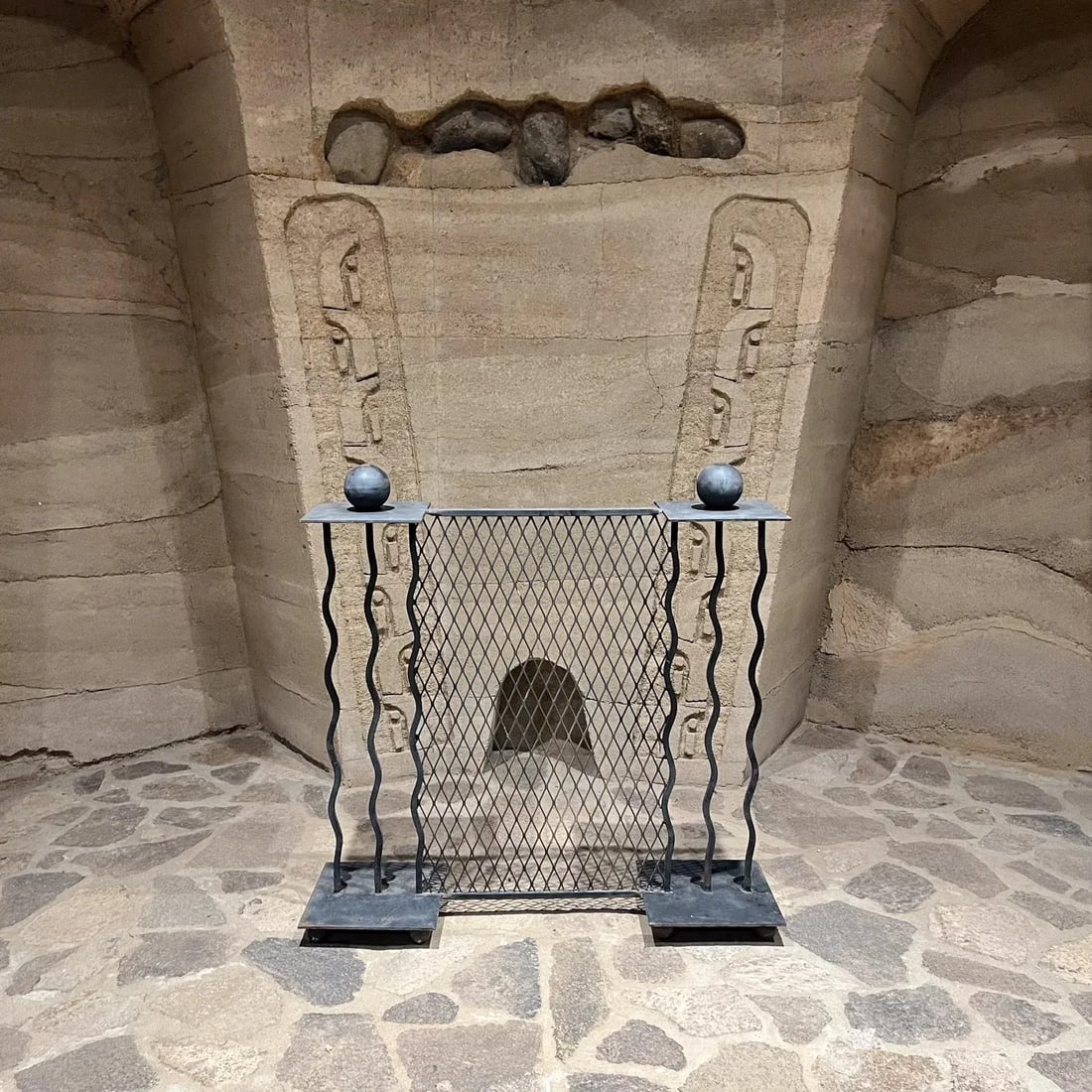 1980s Memphis Milano Squiggle Fireplace Screen Hand Forged Iron - 3