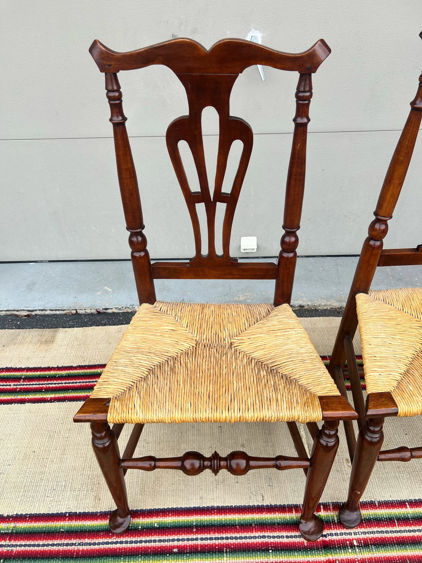A Pair of Country Queen Anne Rush Seat Side Chairs, Hudson Valley of New York, Circa 1760's - 4