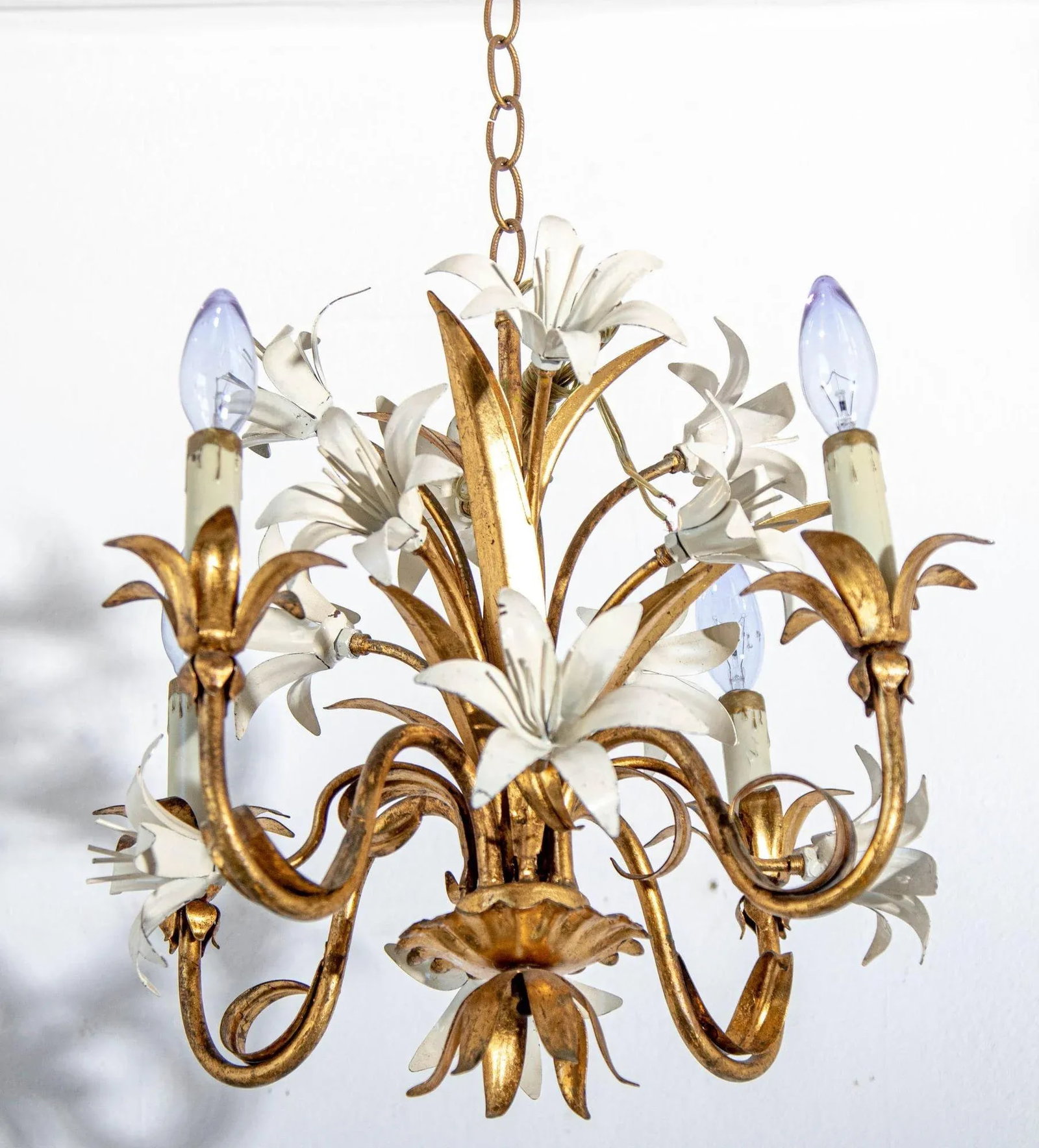 Hollywood Regency Gilt Metal Chandelier With White Lily Flowers - 2