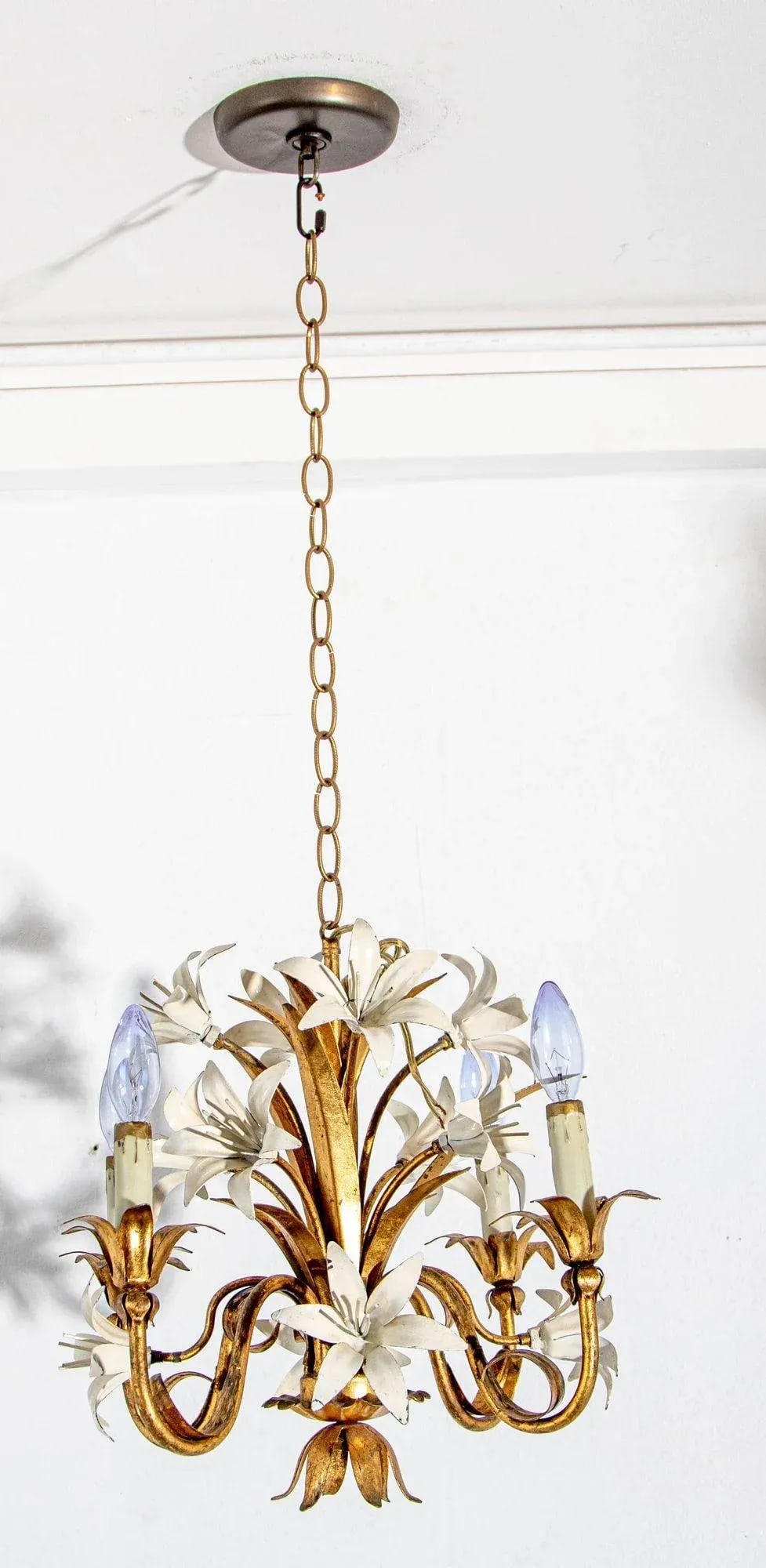 Hollywood Regency Gilt Metal Chandelier With White Lily Flowers - 4