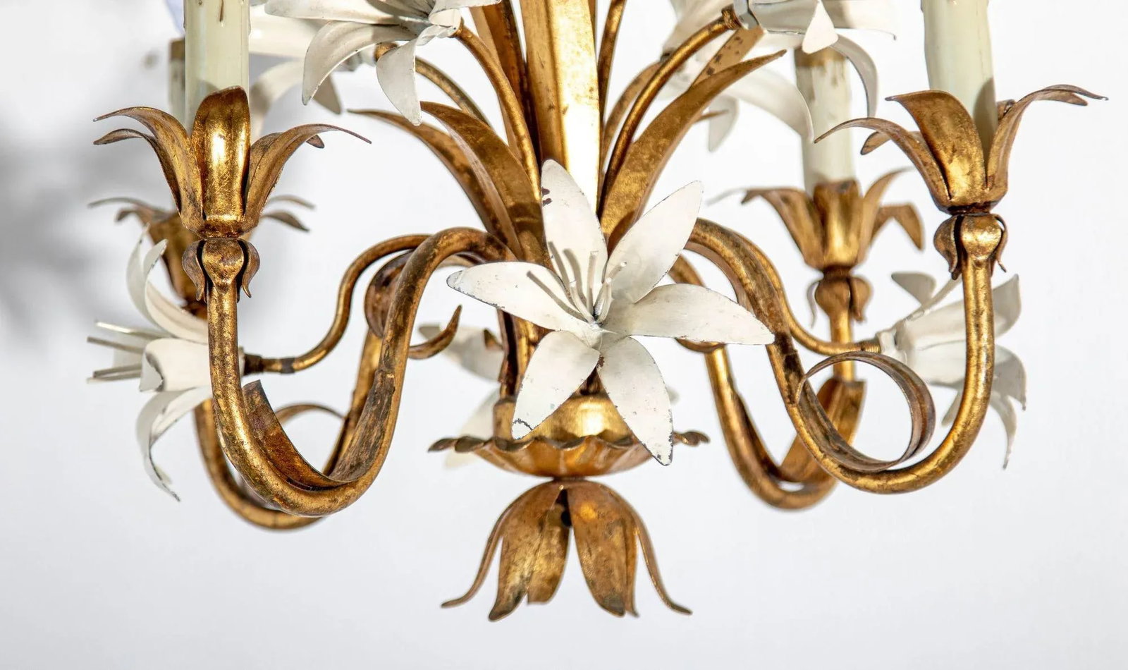 Hollywood Regency Gilt Metal Chandelier With White Lily Flowers - 5