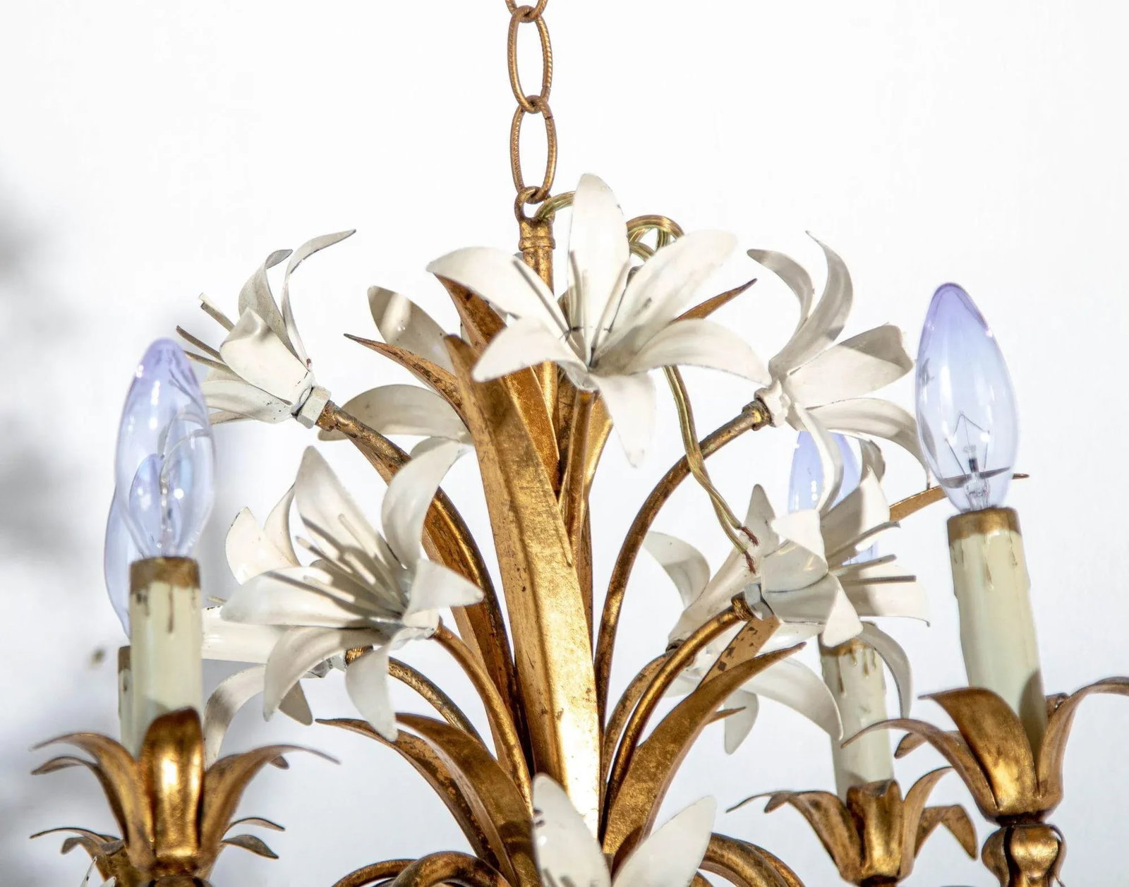 Hollywood Regency Gilt Metal Chandelier With White Lily Flowers - 6