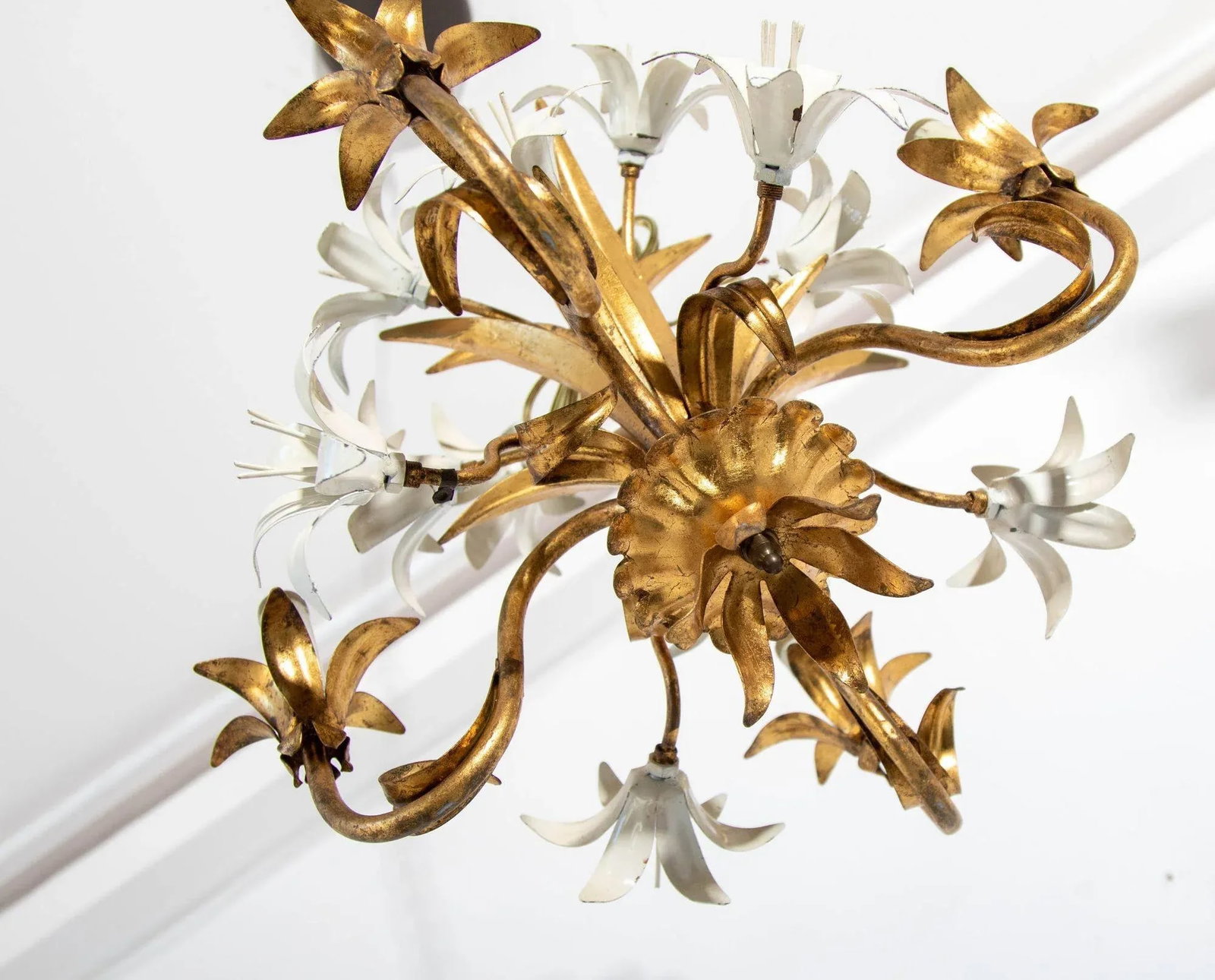 Hollywood Regency Gilt Metal Chandelier With White Lily Flowers - 9