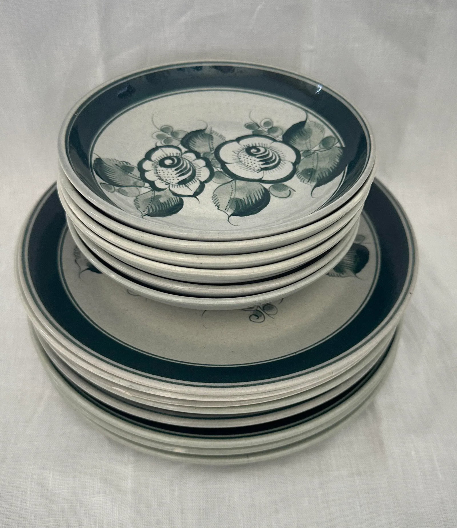 Vintage Ceramica Artistica "Gomez" Green Floral Dinner Plates Set of 14 - 2