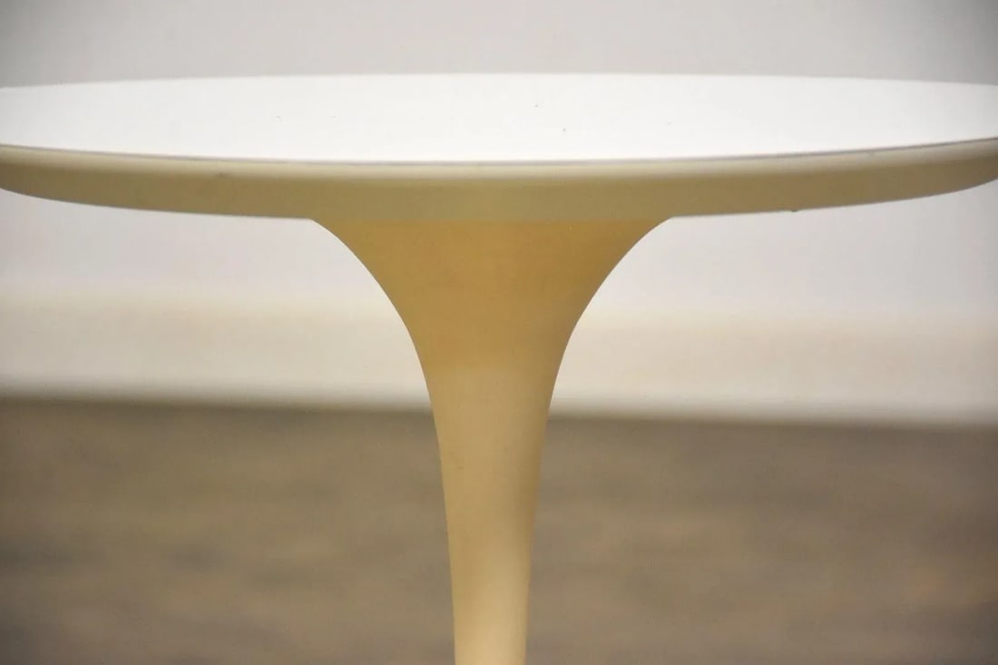 1960s Eero Saarinen White Tulip Table for Knoll - 3