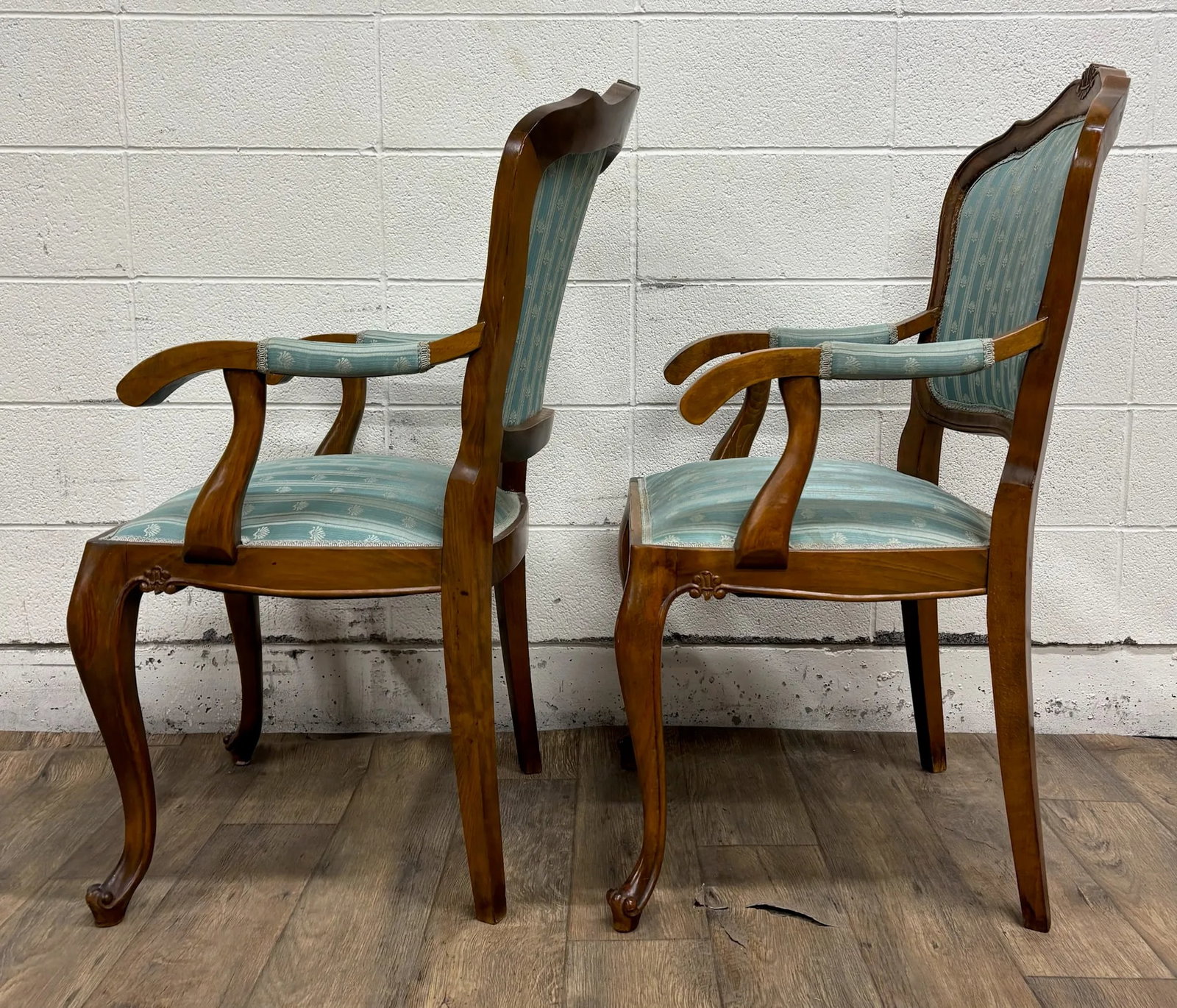 Vintage French Louis XV Style Carved Bergere Armchairs - Pair - 10