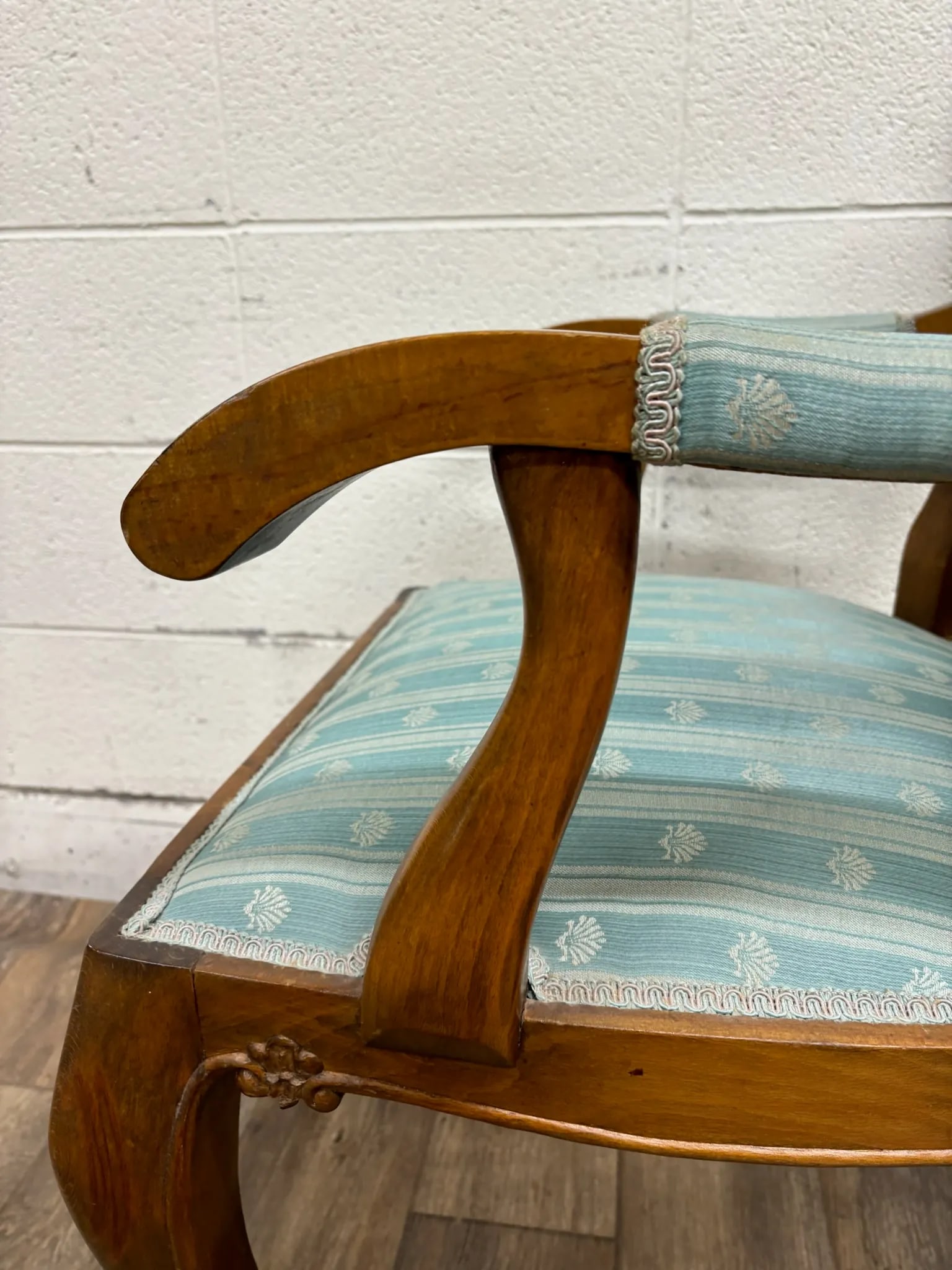 Vintage French Louis XV Style Carved Bergere Armchairs - Pair - 7