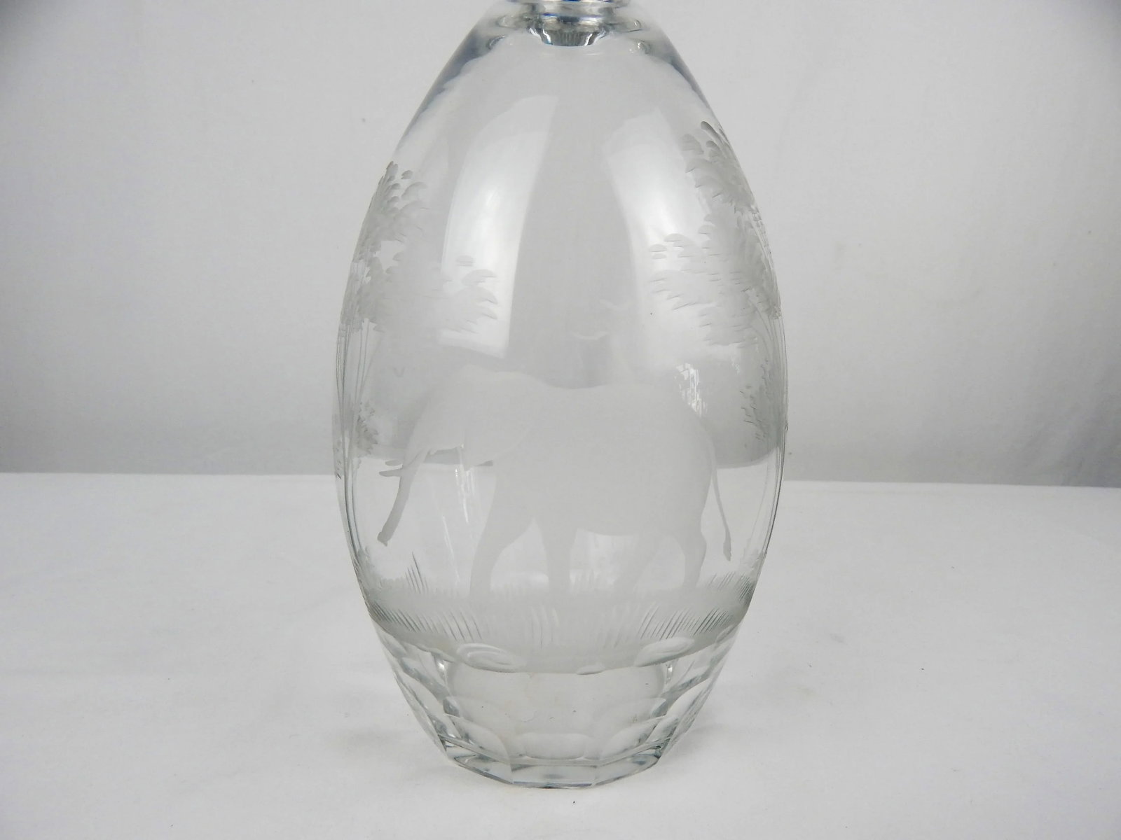 1960s Queen Lace Elephant Decanter - 2