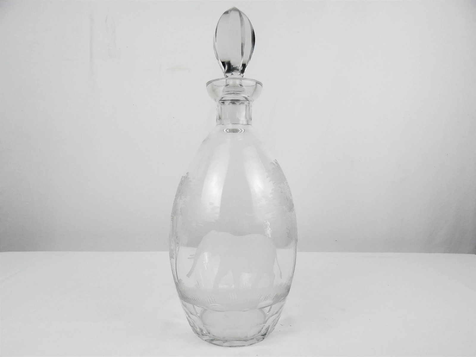 1960s Queen Lace Elephant Decanter - 3