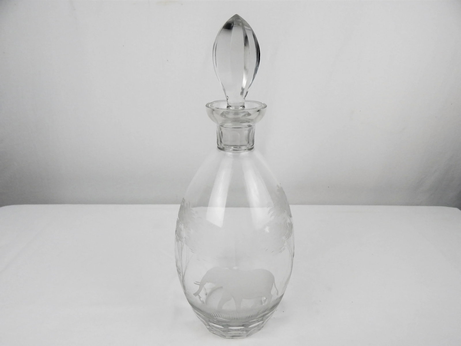 1960s Queen Lace Elephant Decanter - 4