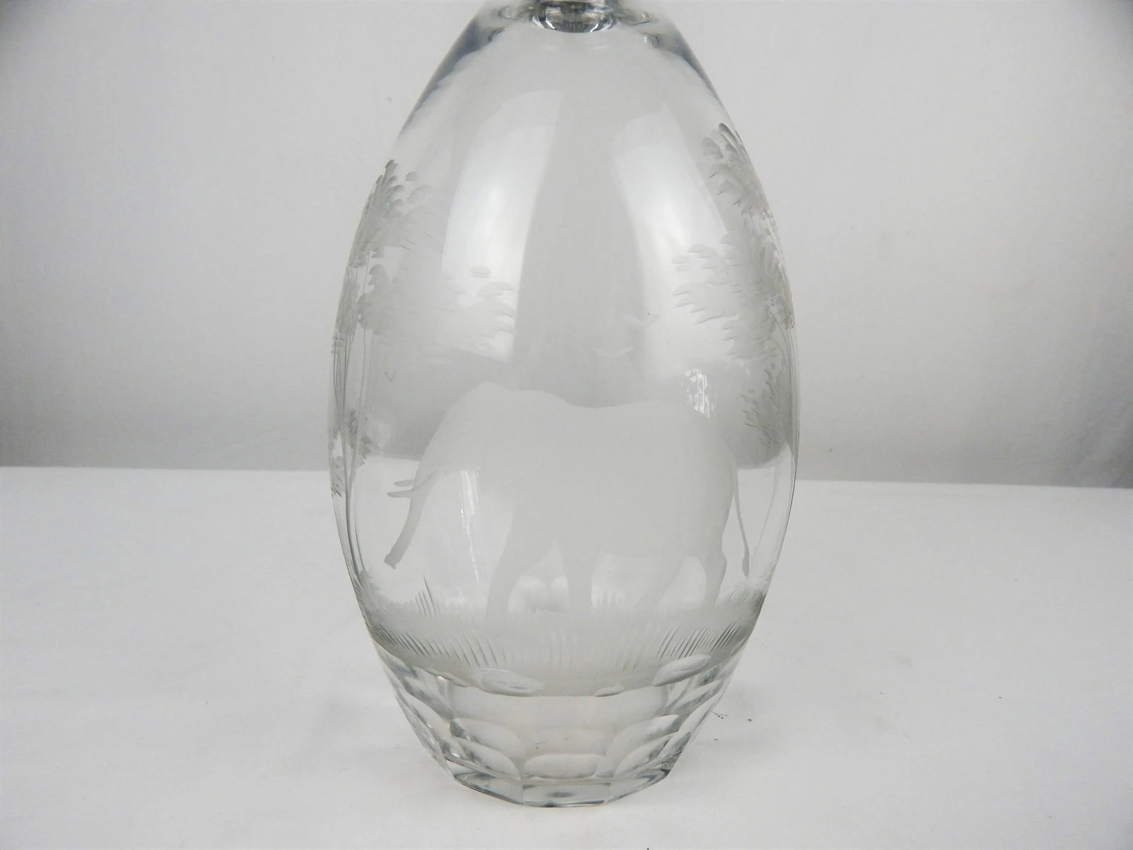 1960s Queen Lace Elephant Decanter - 5