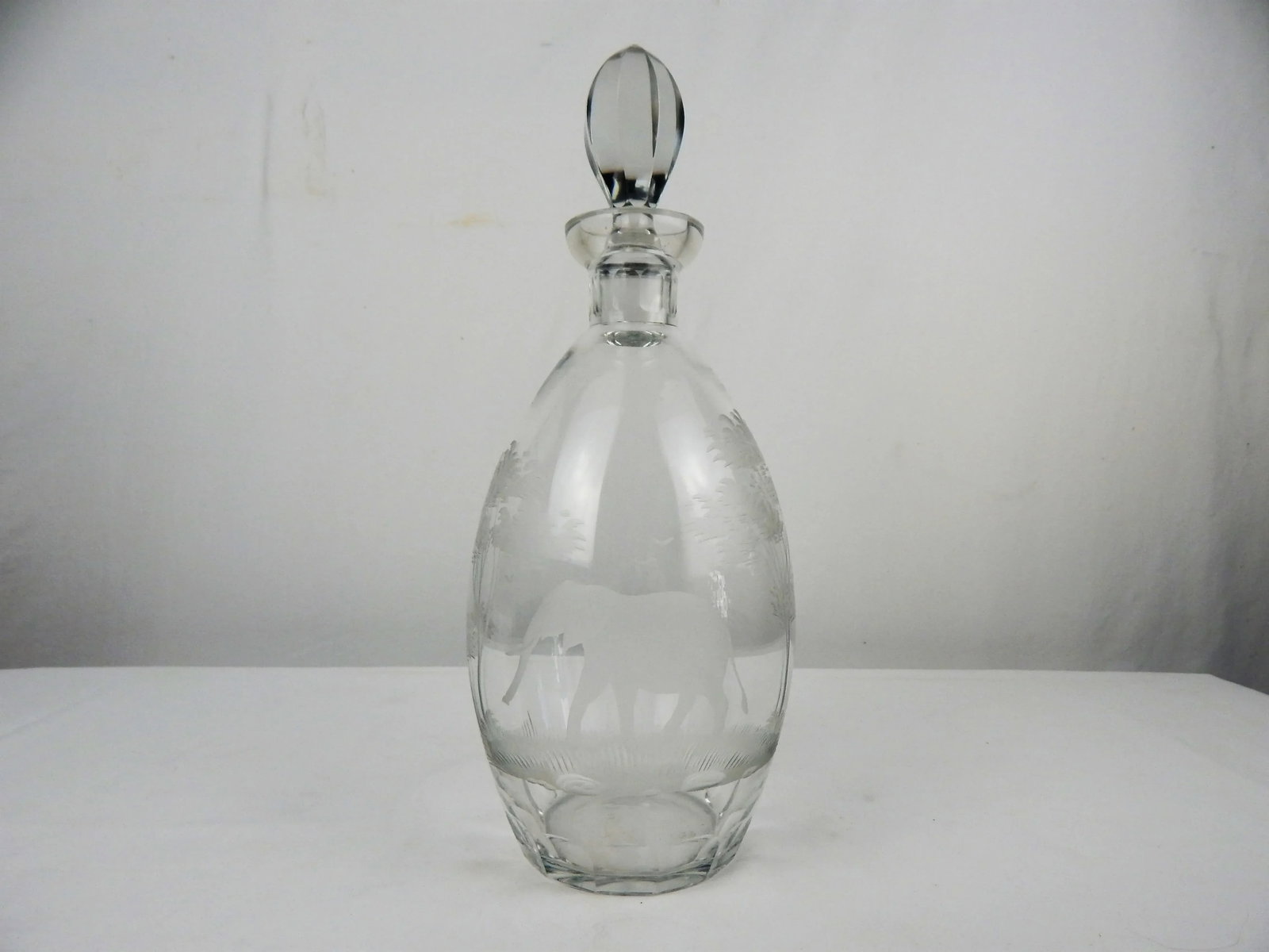 1960s Queen Lace Elephant Decanter - 9