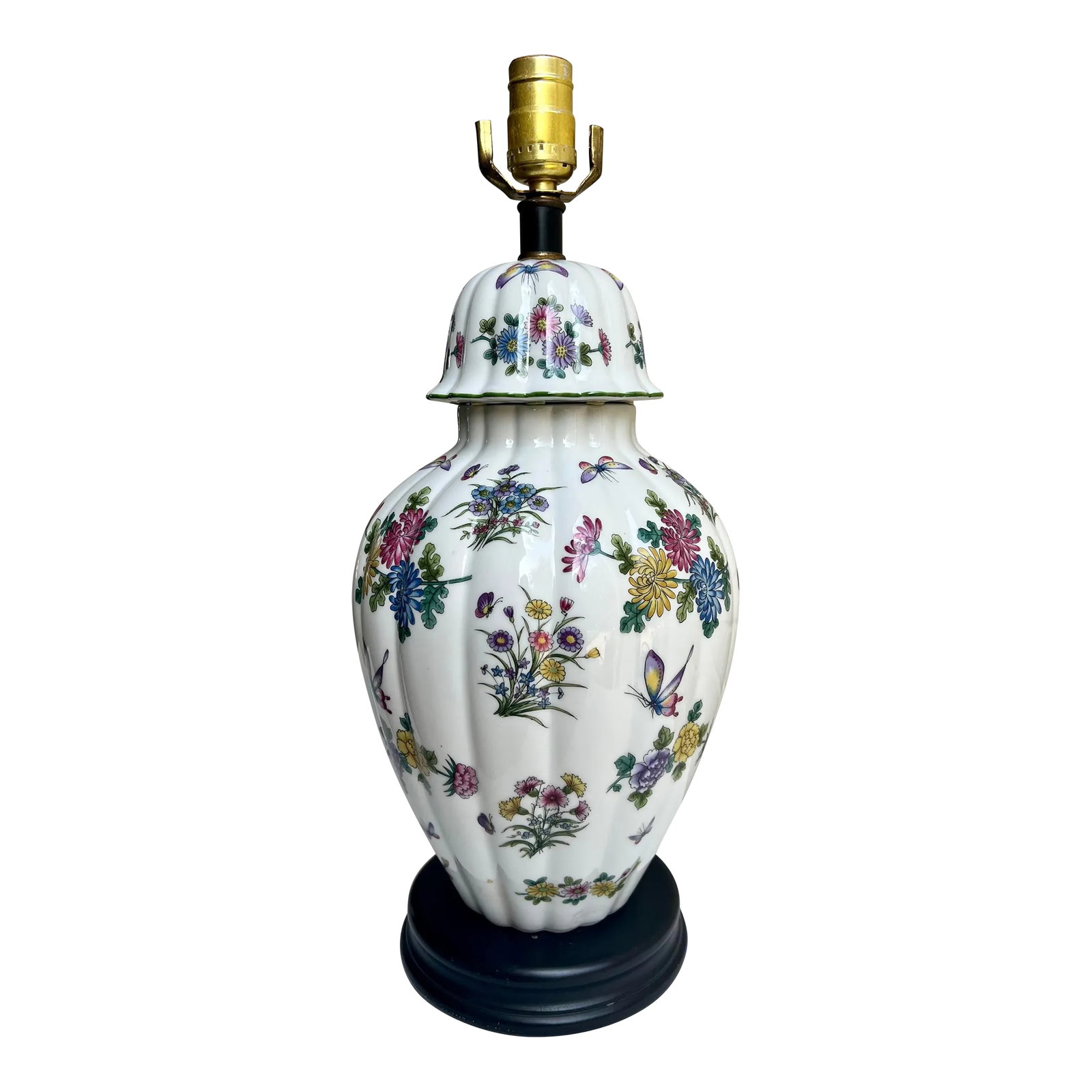 Vintage Chinoiserie Limoge Style Porcelain Famille Verte Style Ginger Jar Table Lamp -: Discover the ultimate blend of charm and elegance with this exquisite vintage chinoiserie floral ginger jar table lamp. This stunning porcelain piece, featuring vibrant hand-painted butterfly motifs, 