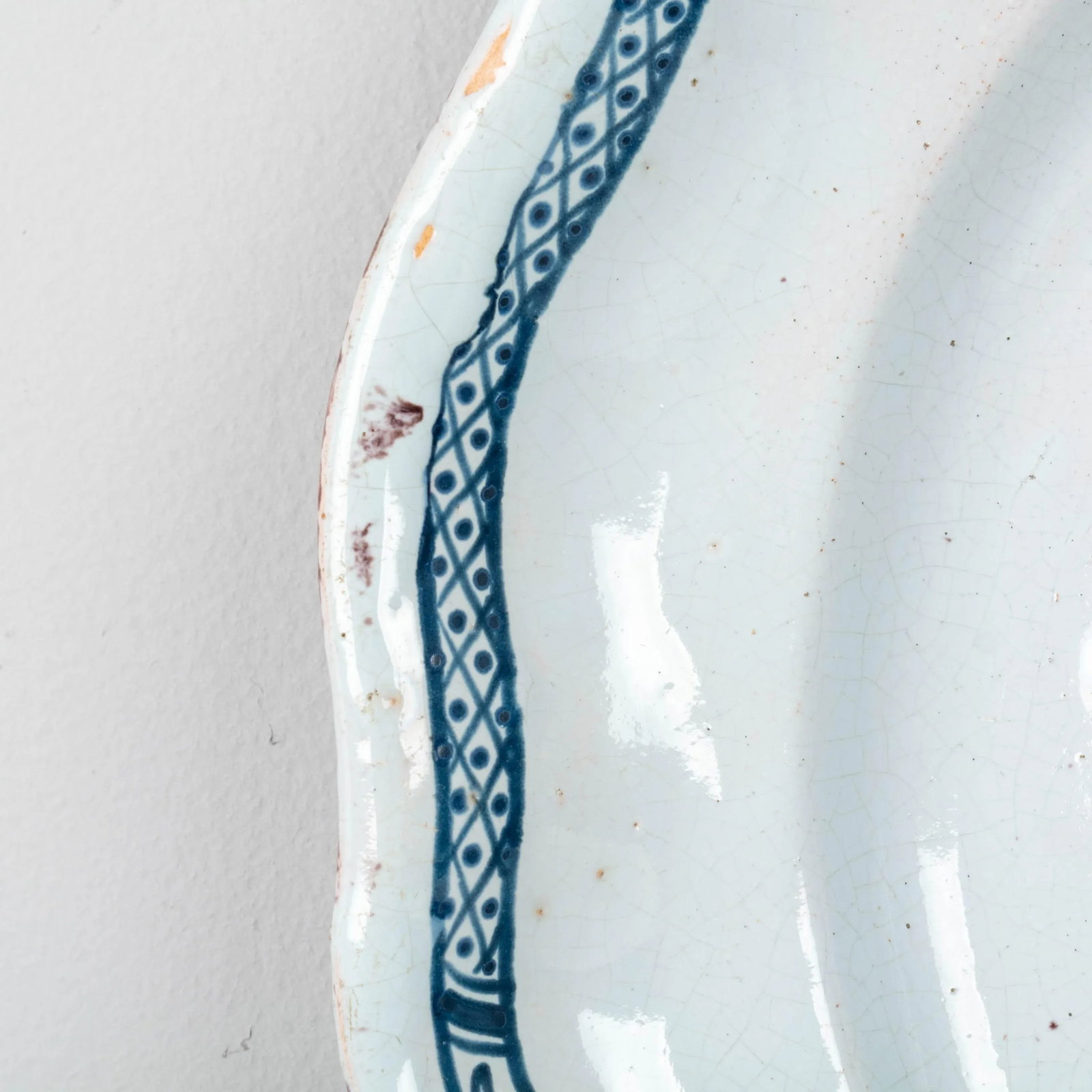 18th Century French Rouen Ceramic Platter - 7