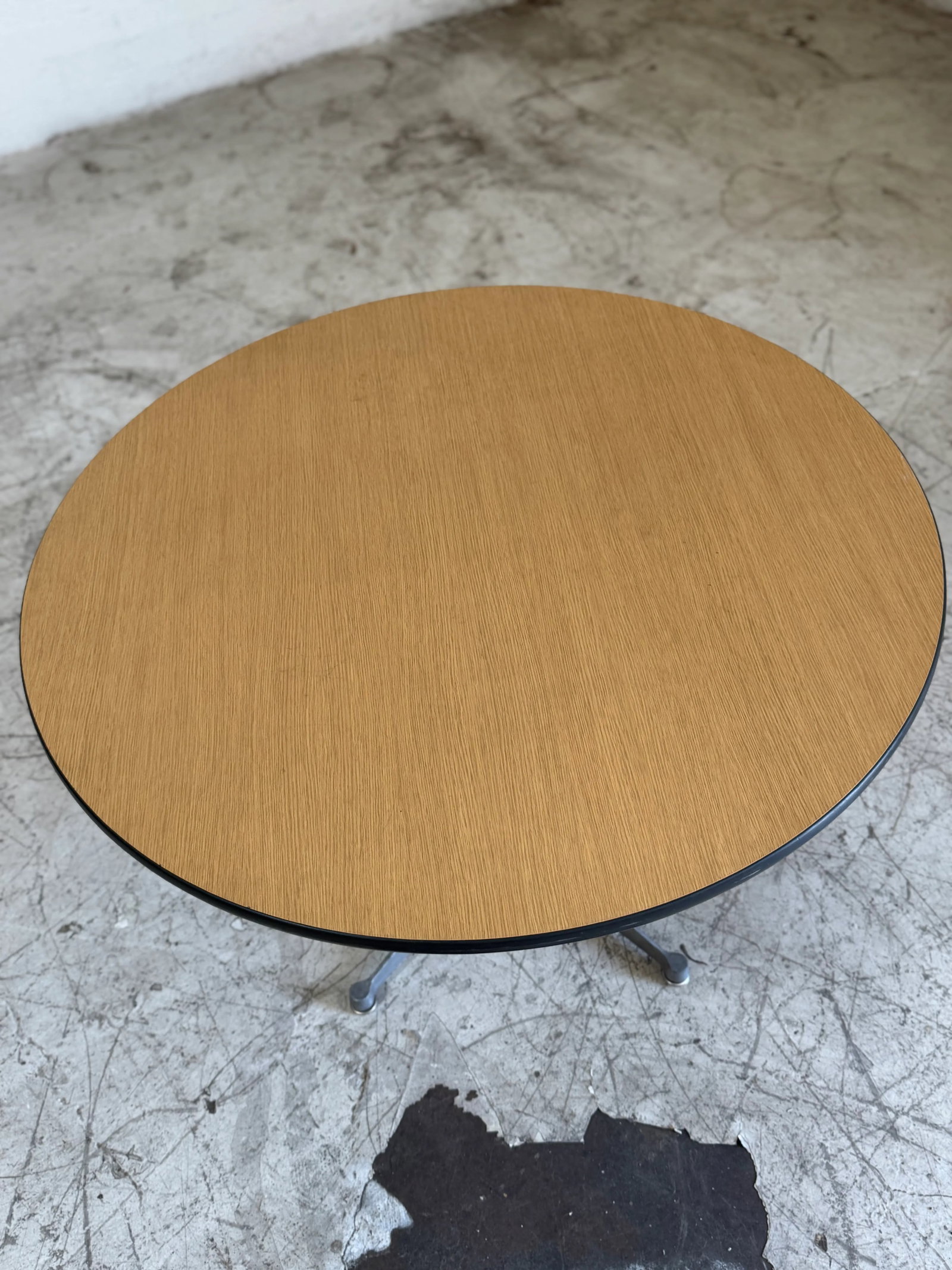 Mid Century Modern Eames Herman Miller Round Pedestal Table - 4