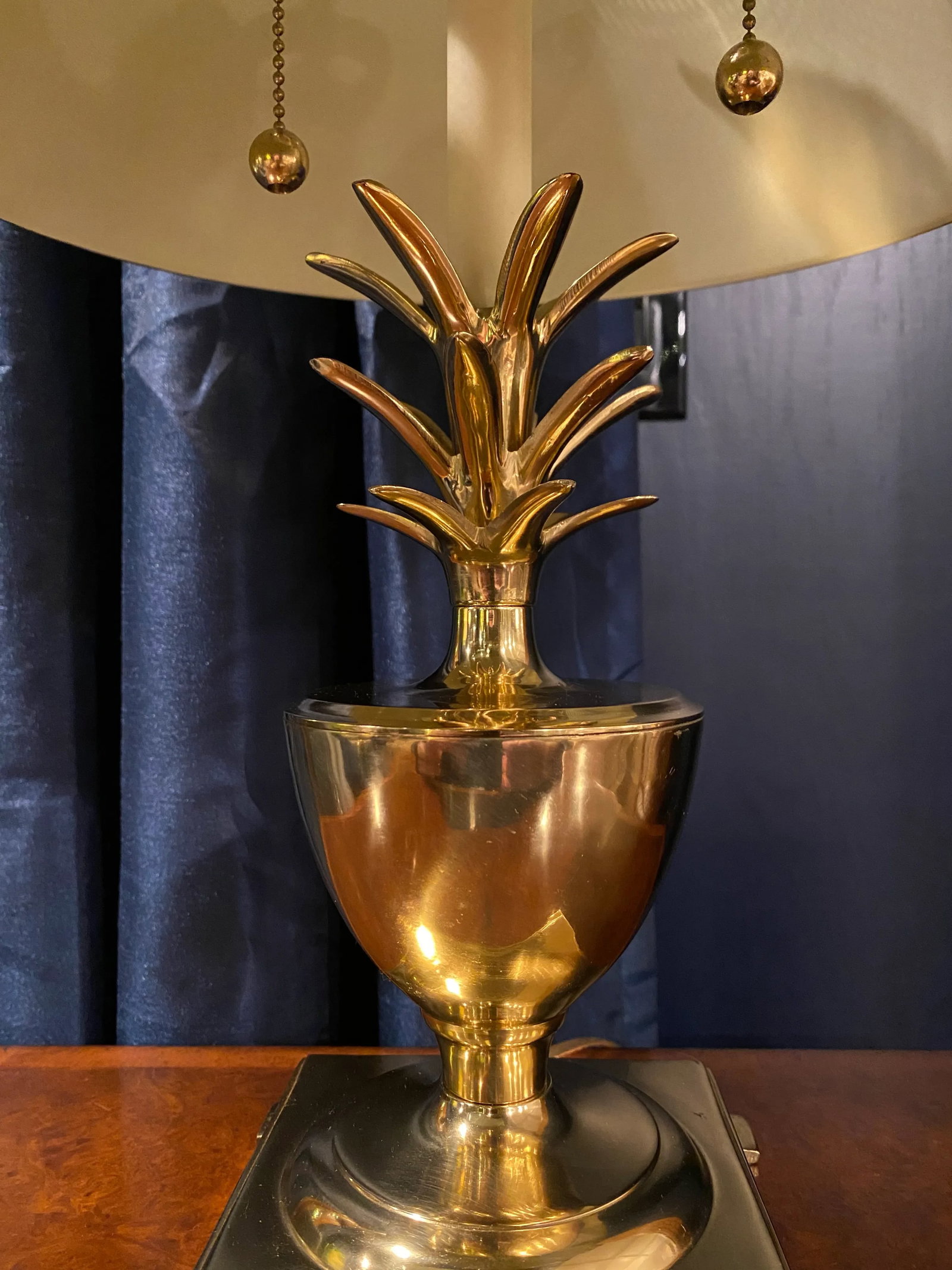 Late 20th Century Brass Pineapple Table Lamp With Tole Shade - 6