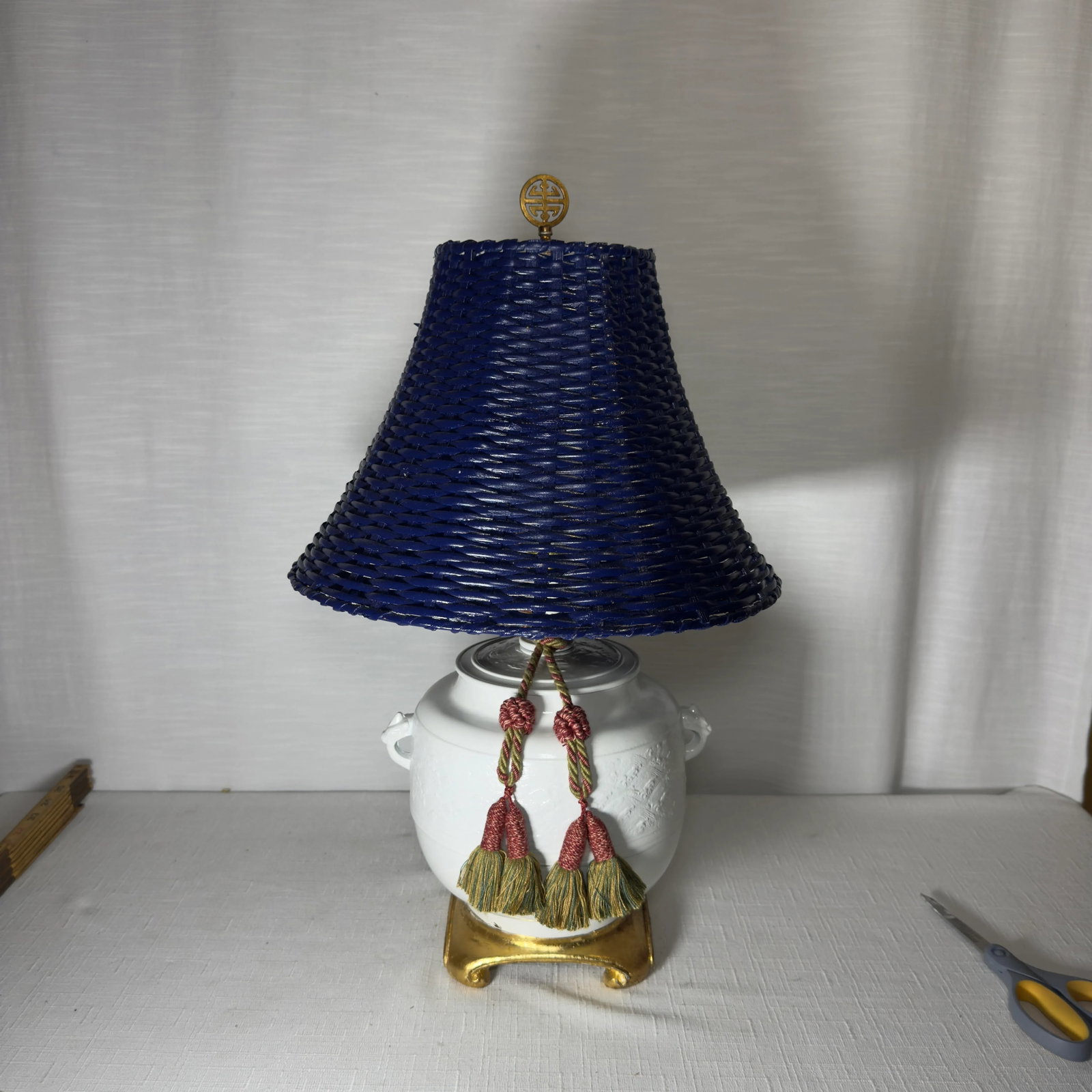 Vintage Chinoiserie White Ginger Jar Table Lamp With Navy Blue Wicker Shade - Newly Painted - 10