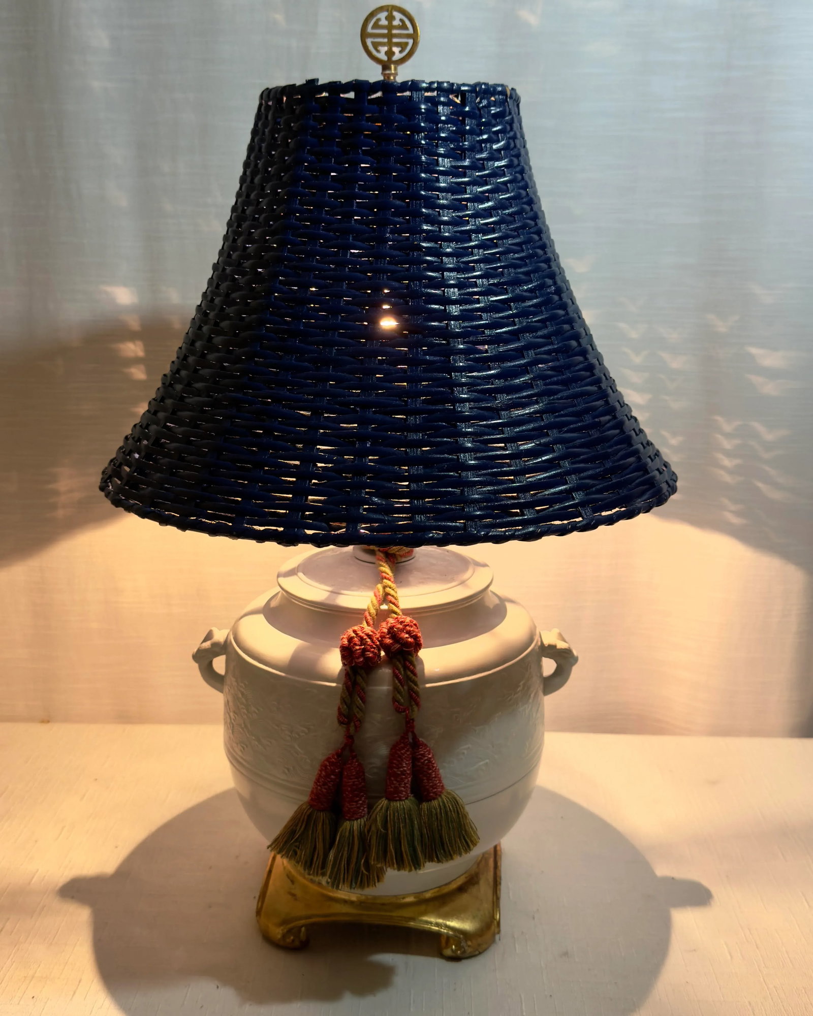 Vintage Chinoiserie White Ginger Jar Table Lamp With Navy Blue Wicker Shade - Newly Painted - 2