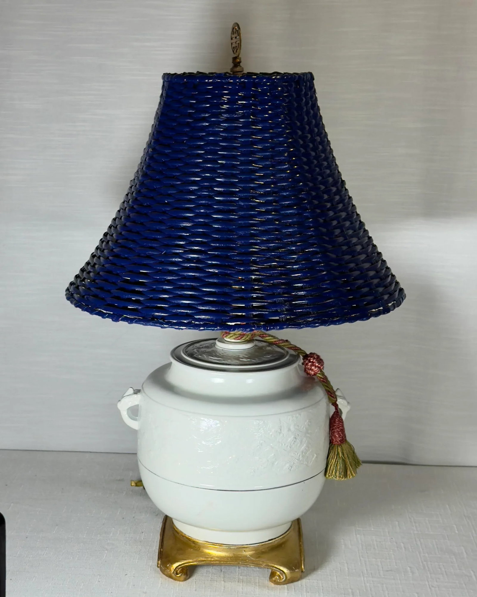 Vintage Chinoiserie White Ginger Jar Table Lamp With Navy Blue Wicker Shade - Newly Painted - 8