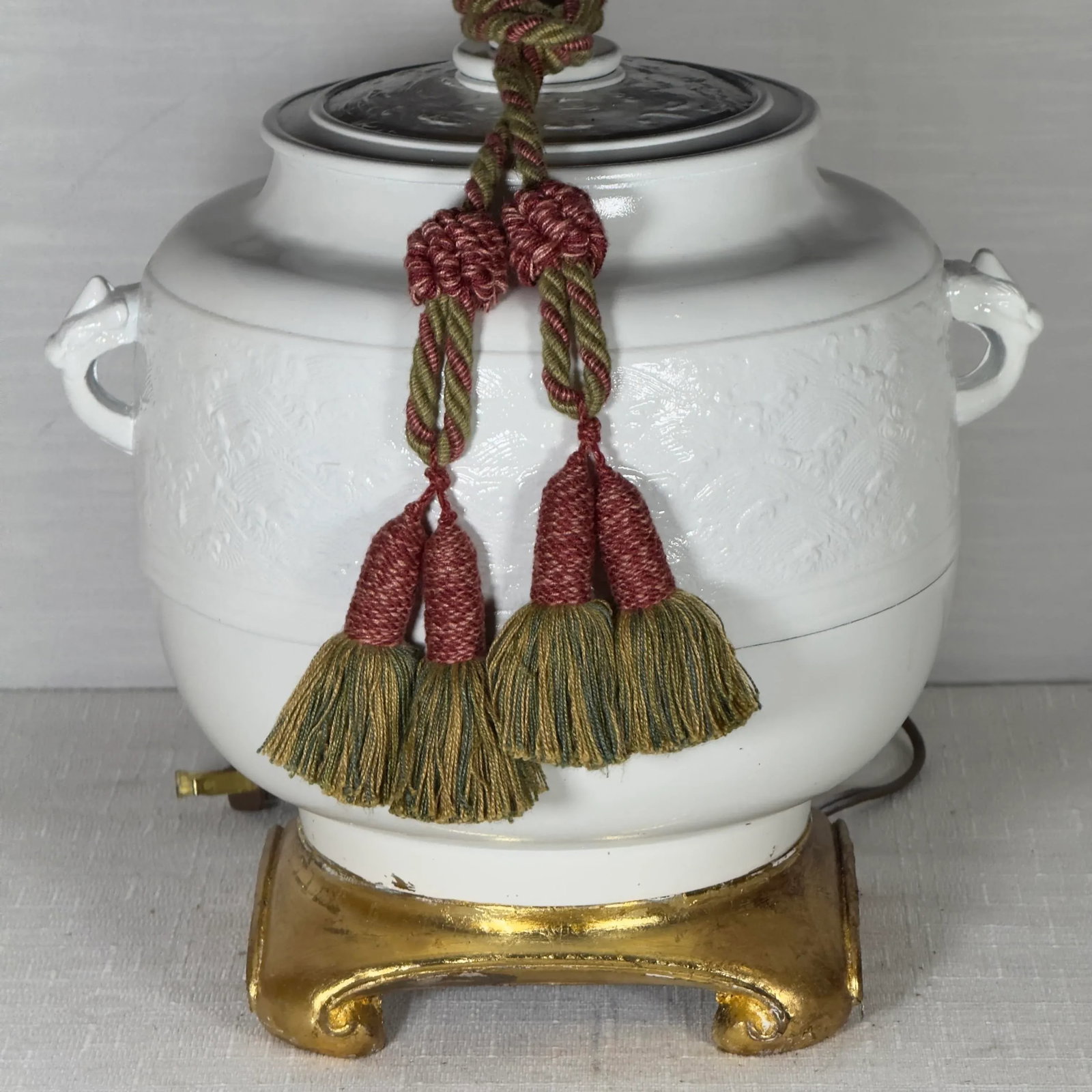 Vintage Chinoiserie White Ginger Jar Table Lamp With Navy Blue Wicker Shade - Newly Painted - 9
