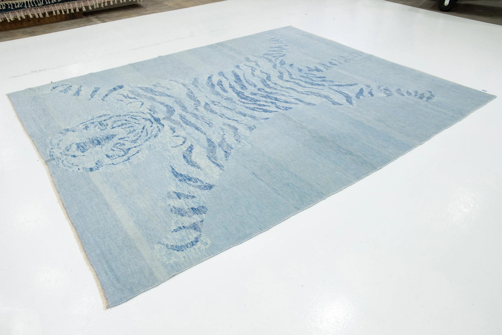 Handmade in Light Gray Modern Wool Rug With a Tiger Design - 4