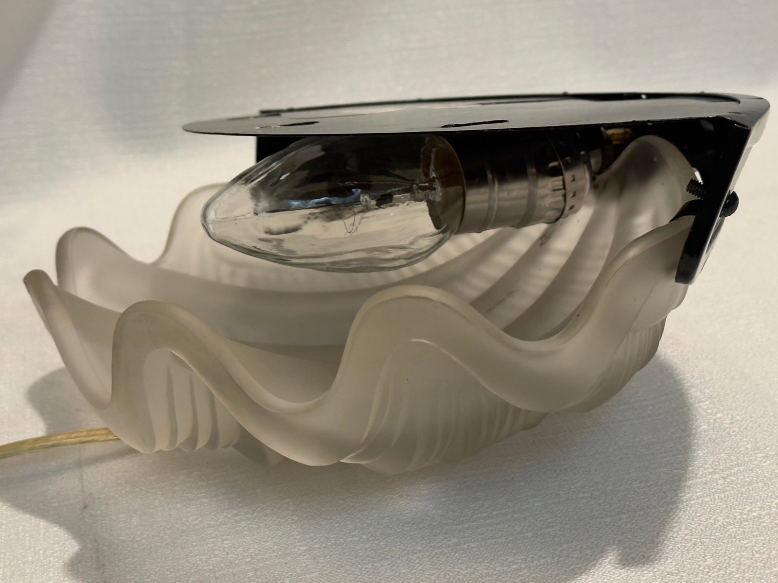 1980s Palm Beach Regency Rene Lalique Art Deco Style Frosted Glass Clamshell Sconce - - 7