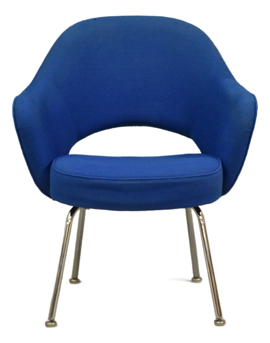 1960s Eero Saarinen for Knoll Executive Chair: A mid century modern blue office desk chair or executive dining chair designed by Eero Saarinen for Knoll. Circa 1960's. Made in USA. Seat height is 17.5". Unmarked but from a set that is marked. 27" 