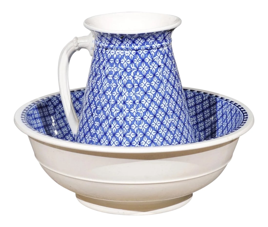 Westhead, Moore & Co. Valletta English Blue & White Brown Wash Basin- 2 Pieces: An English blue and white Brown-Westhead, Moore & Co., Valletta pattern washbasin from the late 19th century, featuring a pitcher and its basin. Created by the English manufacturer Brown-Westhead, Moo