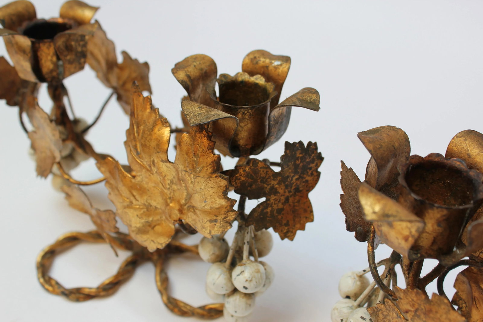Pair of Vintage Italian Gilt Tole Florentine Grapeleaf Candleabra - 10