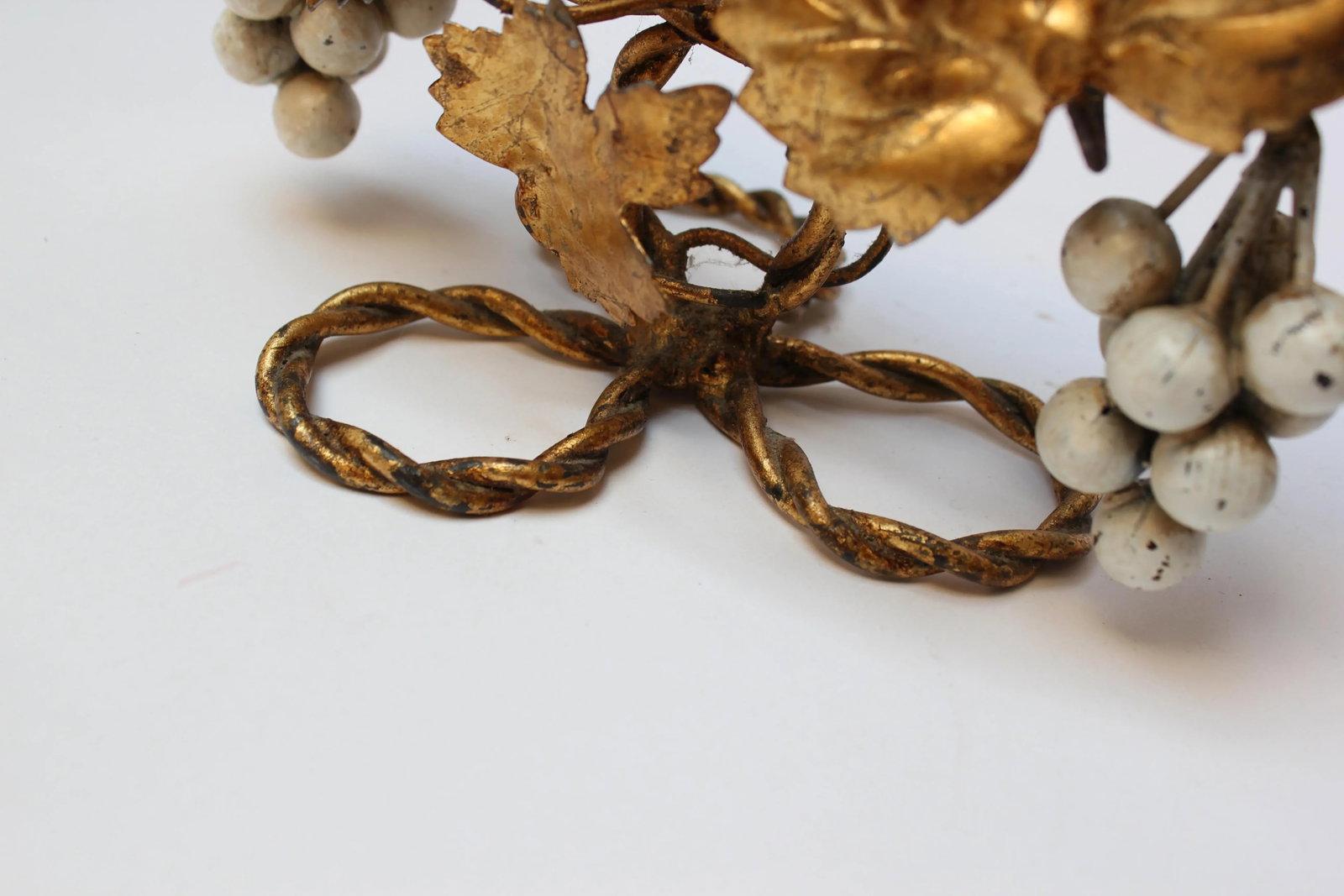 Pair of Vintage Italian Gilt Tole Florentine Grapeleaf Candleabra - 11