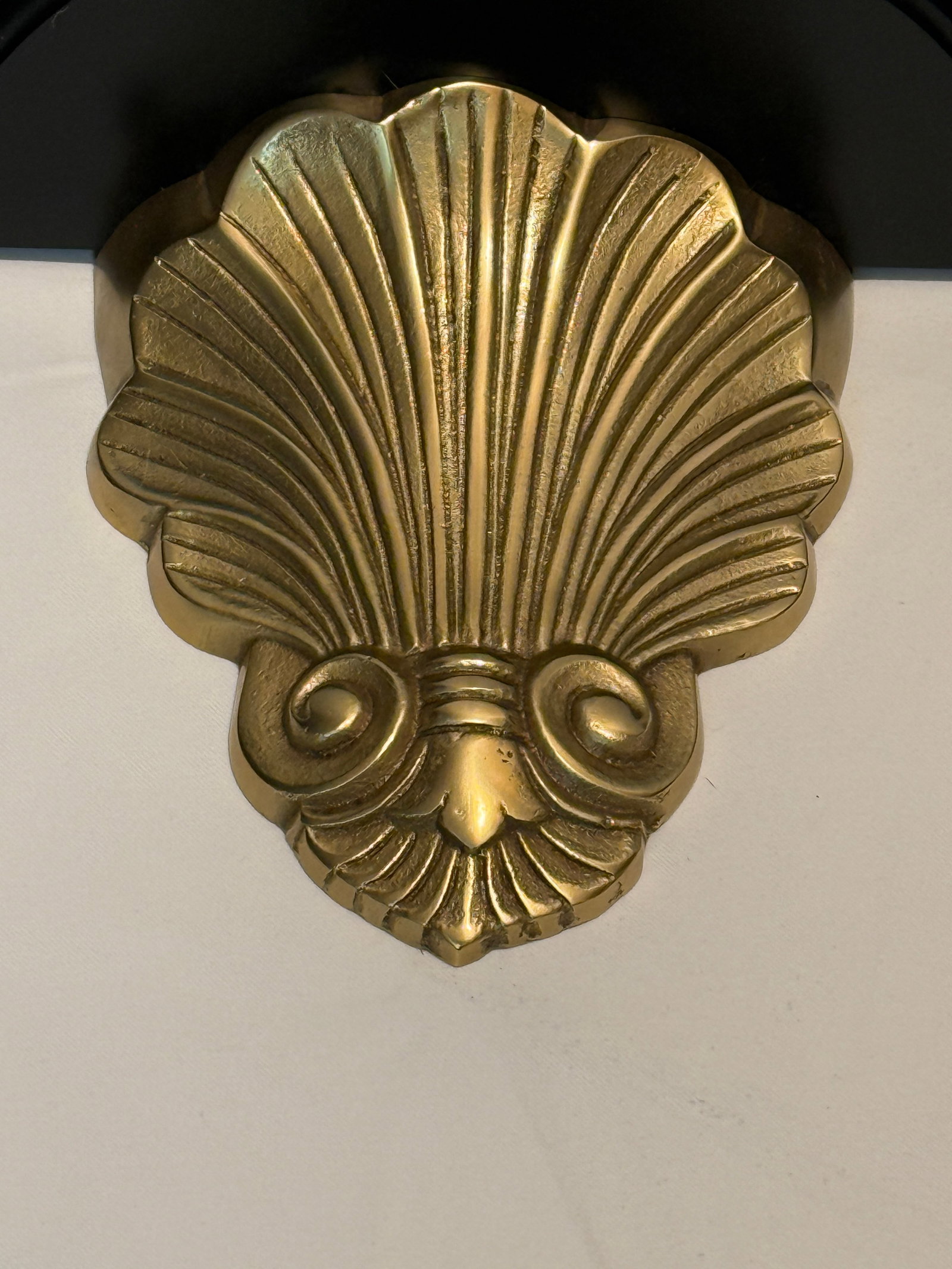 1970s Hollywood Regency Brass and Black Lacquer Shell Sconces - A Pair - 4
