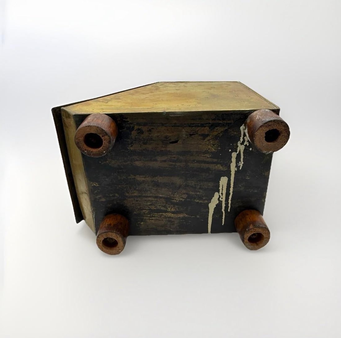 Antique Late Victorian English Brass Coal Scuttle With Embossed Floral & Bee Motif - 8