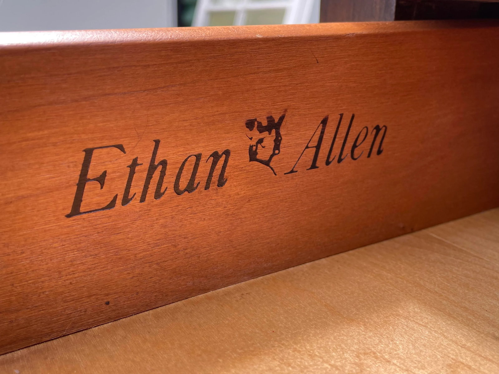 Ethan Allen Georgian Court Lowboy Dresser - 9