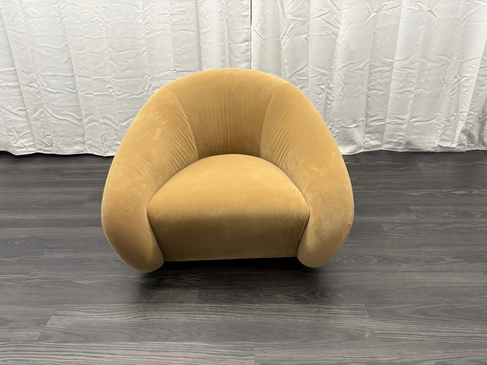 Rh Reyna Swivel Chair - 4