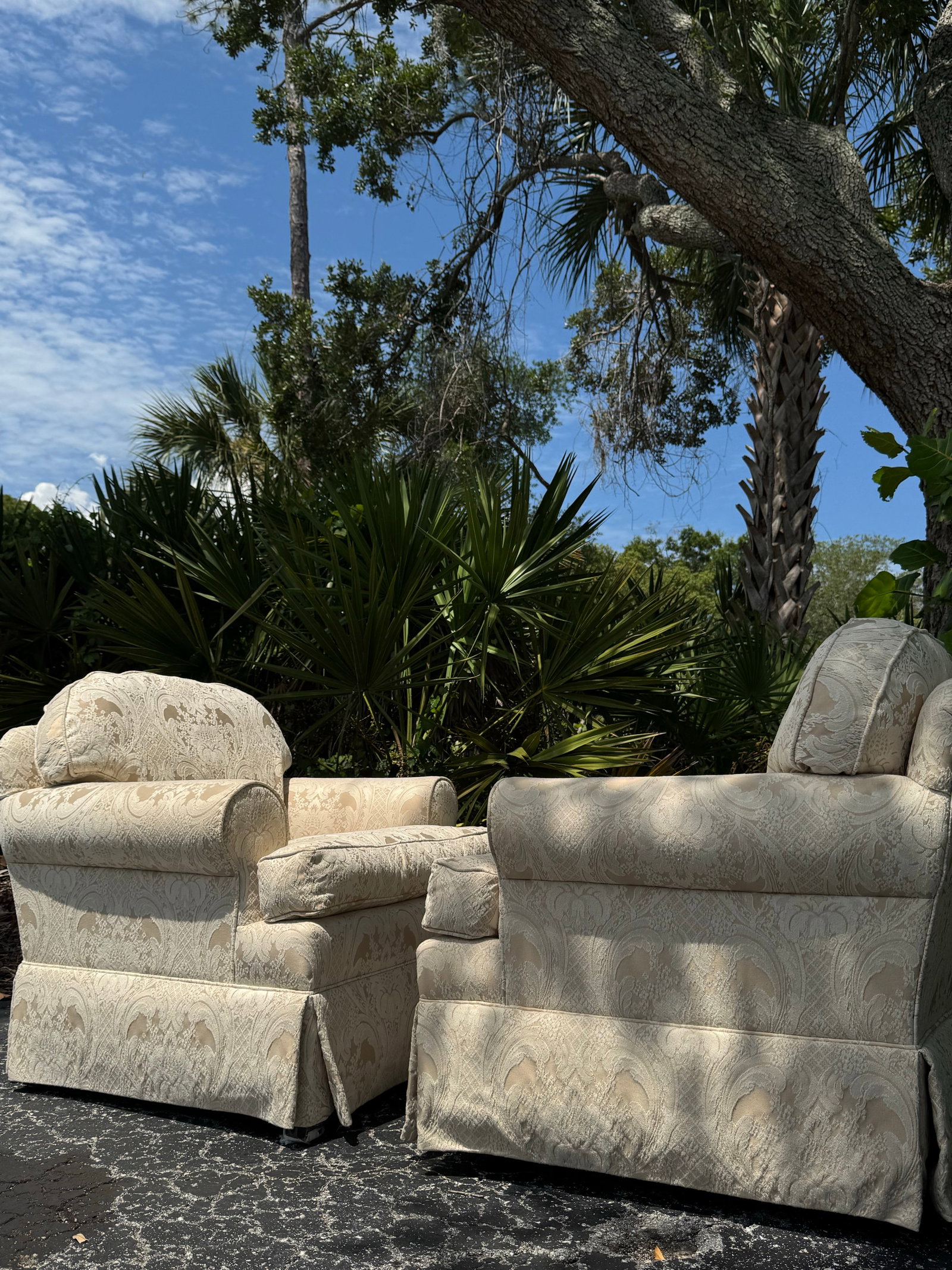 Pair of Vintage Ethan Allen White Damask Upholstered Accent Chairs - 7