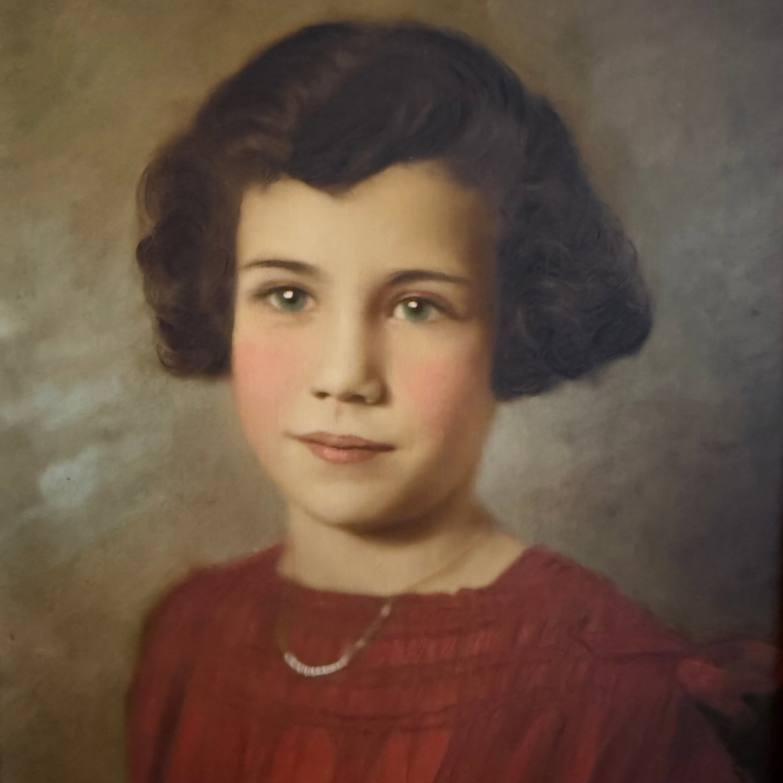 Early 20th Century Gilt Framed Portrait Painting of a Young Girl - 2