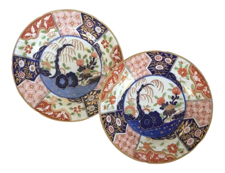 Early 19th Century Coalport Porcelain Imari Rock & Tree Dinner Plates - A Pair: Antique pair Coalport porcelain imari dinner plates decorated in the rock and tree pattern made famous by the Prince Regent at Brighton Pavilion and found today in the Royal collection at Buckingham P