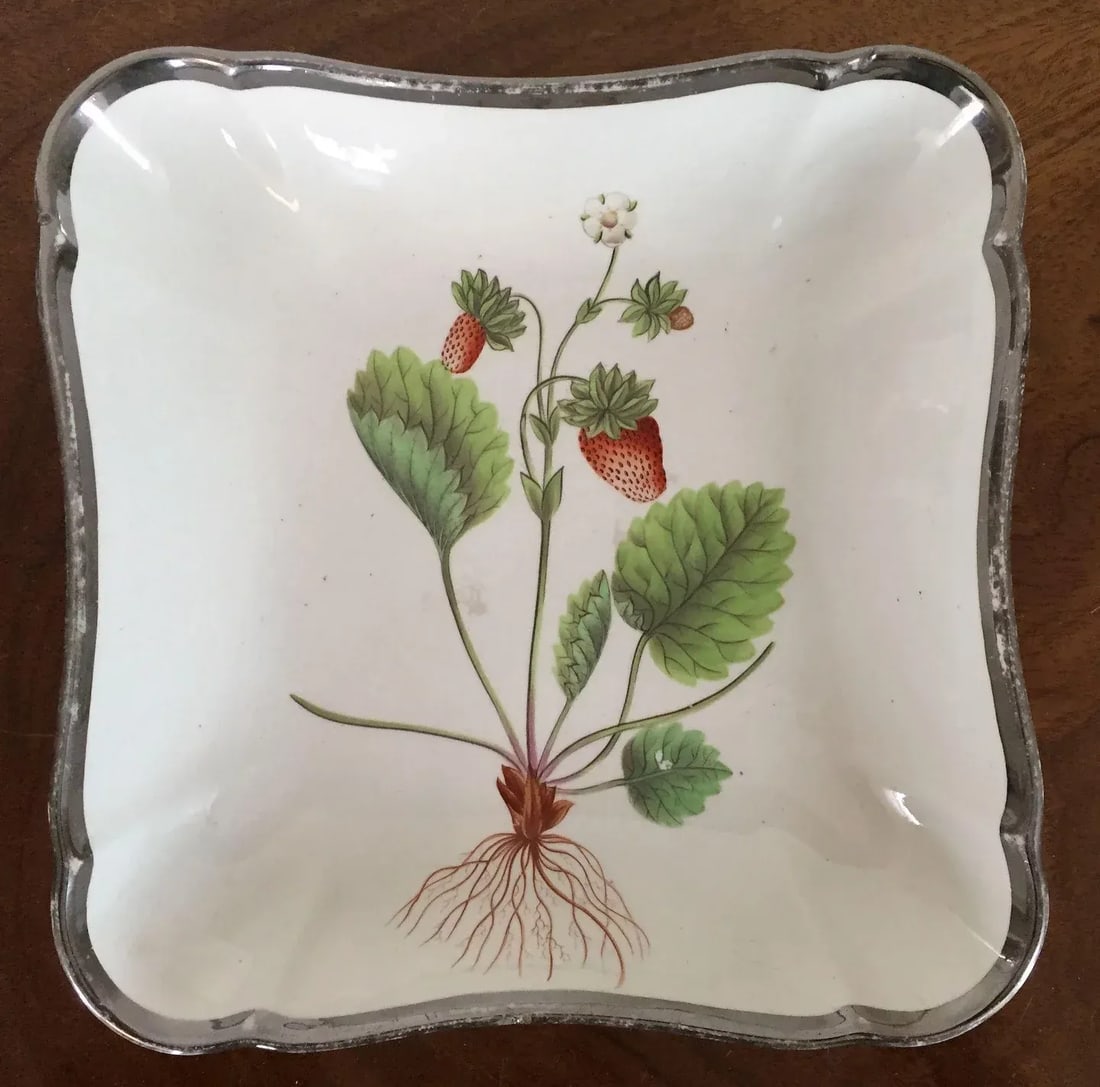 1810 Creamware Pearlware Botanical Square Dish with Hand Painted Strawberry Specimen - 4
