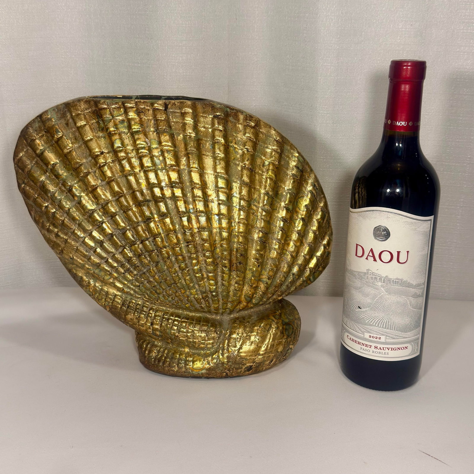 1980s Palm Beach Regency Bespoke Multilayered Gilt Ceramic Shell Vase - 3