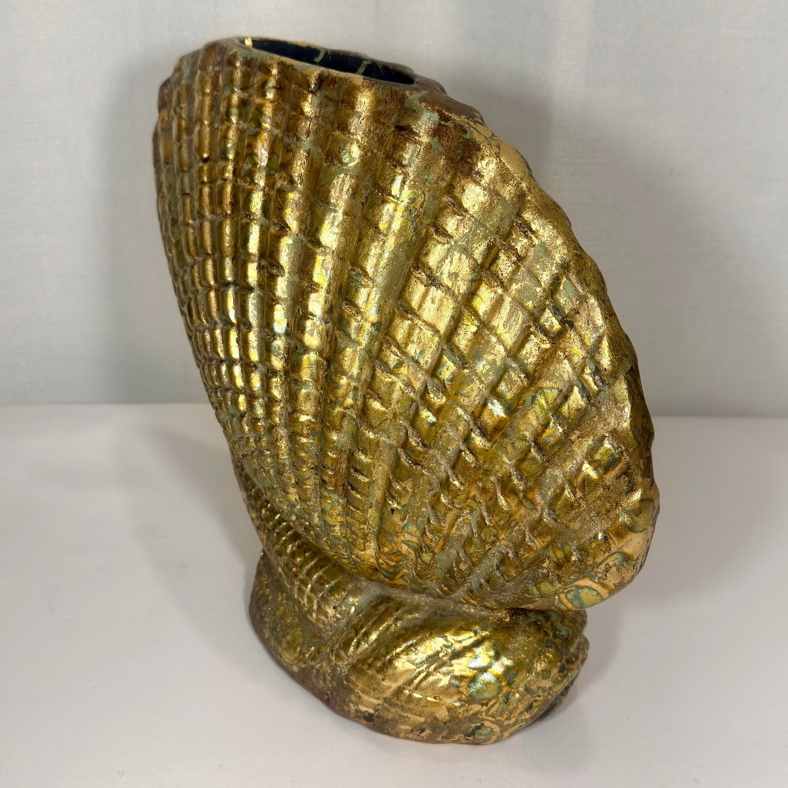 1980s Palm Beach Regency Bespoke Multilayered Gilt Ceramic Shell Vase - 4