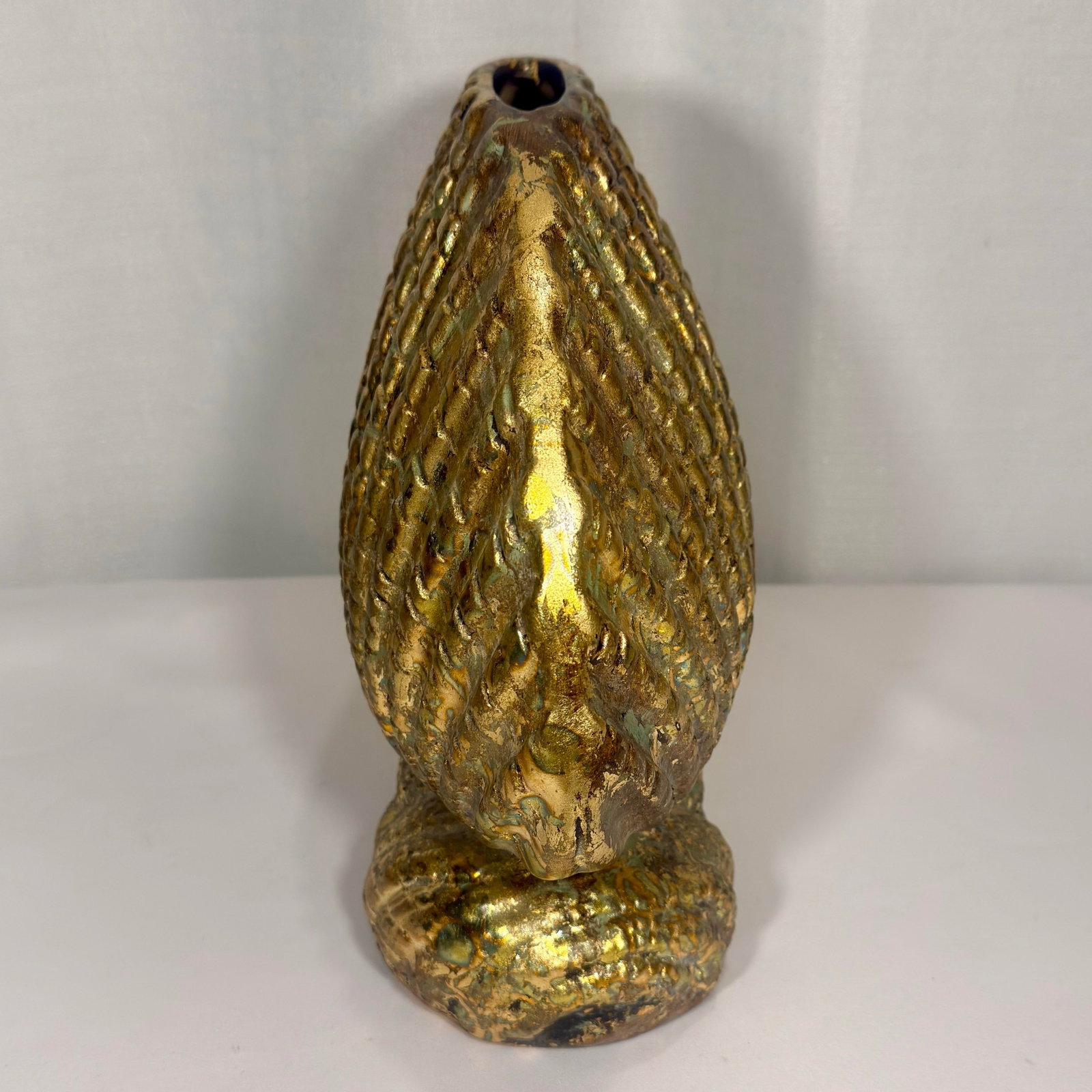 1980s Palm Beach Regency Bespoke Multilayered Gilt Ceramic Shell Vase - 5