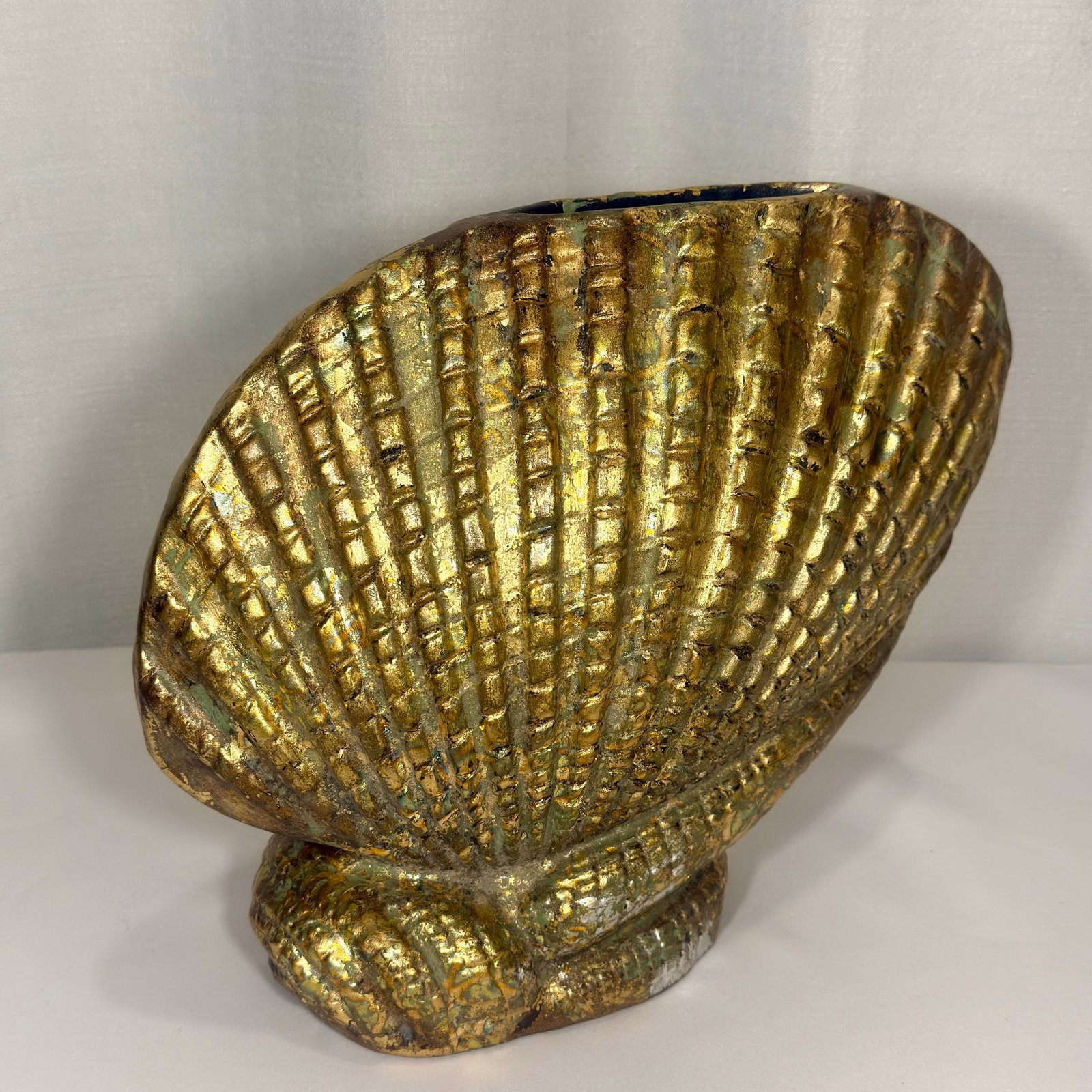 1980s Palm Beach Regency Bespoke Multilayered Gilt Ceramic Shell Vase - 6