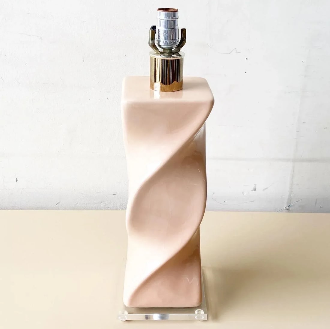 Postmodern Pink Ceramic and Lucite Swirled Table Lamp - 4