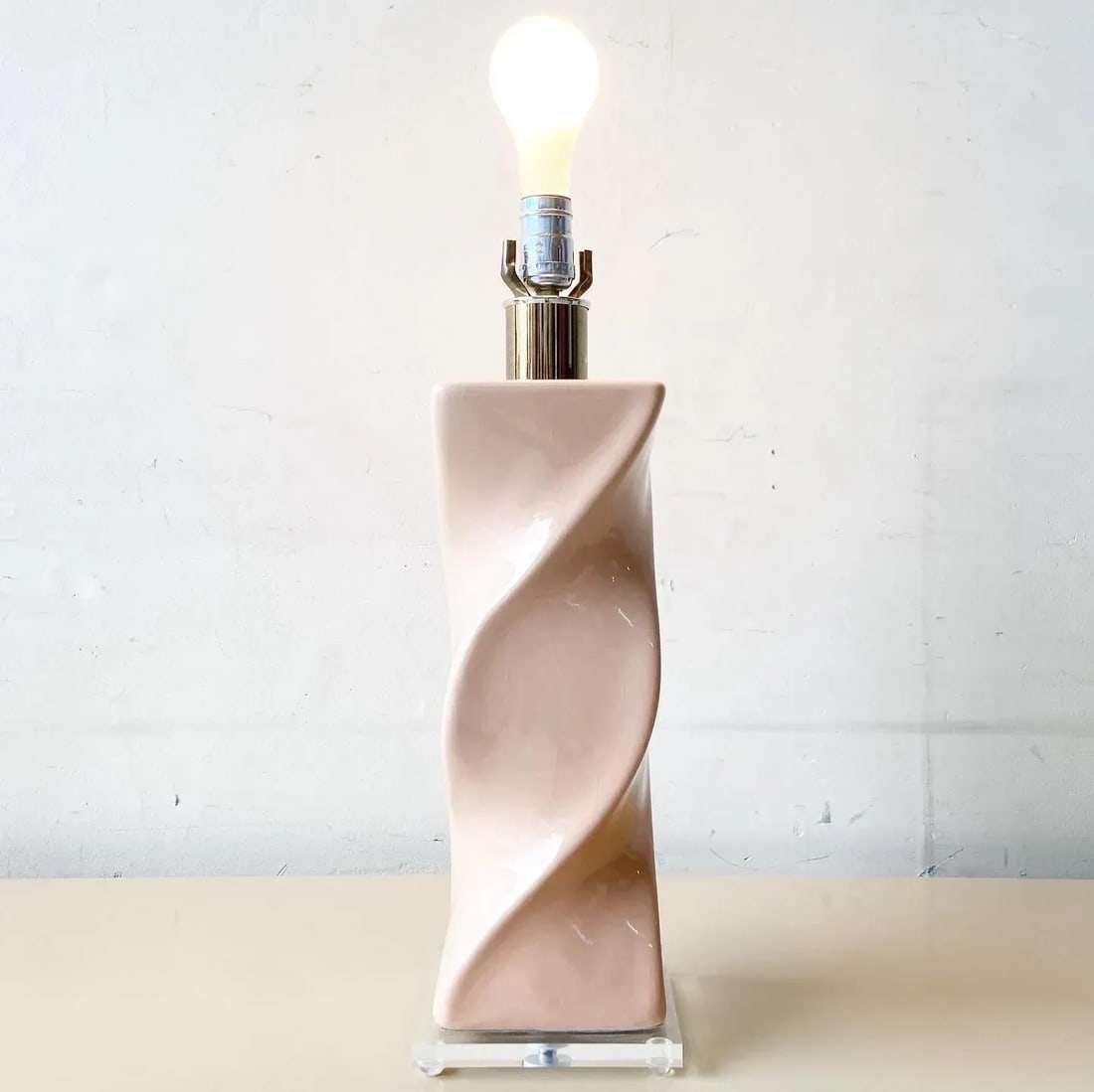 Postmodern Pink Ceramic and Lucite Swirled Table Lamp - 5